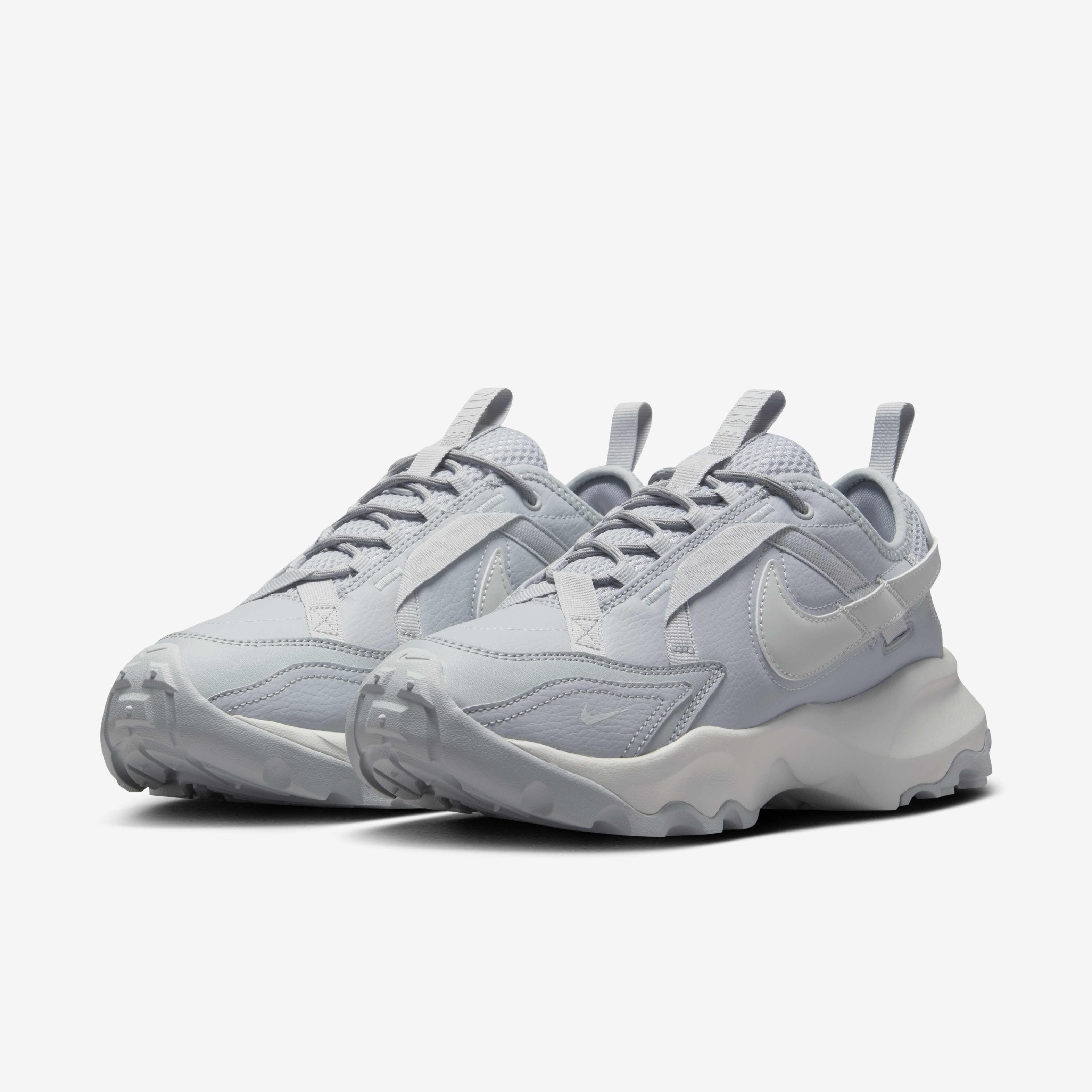 Buy Nike TC 7900 Women's shoes - Wolf Grey/Photon Dust