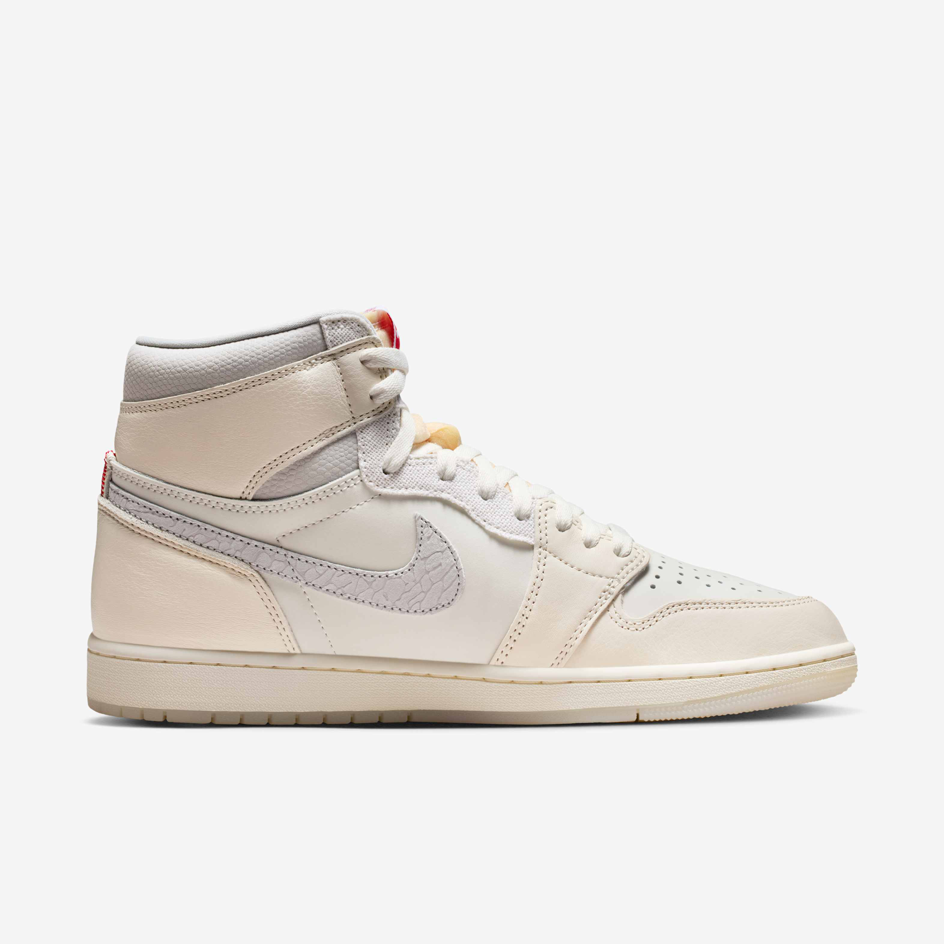 Air Jordan 1 Retro High OG image number 2