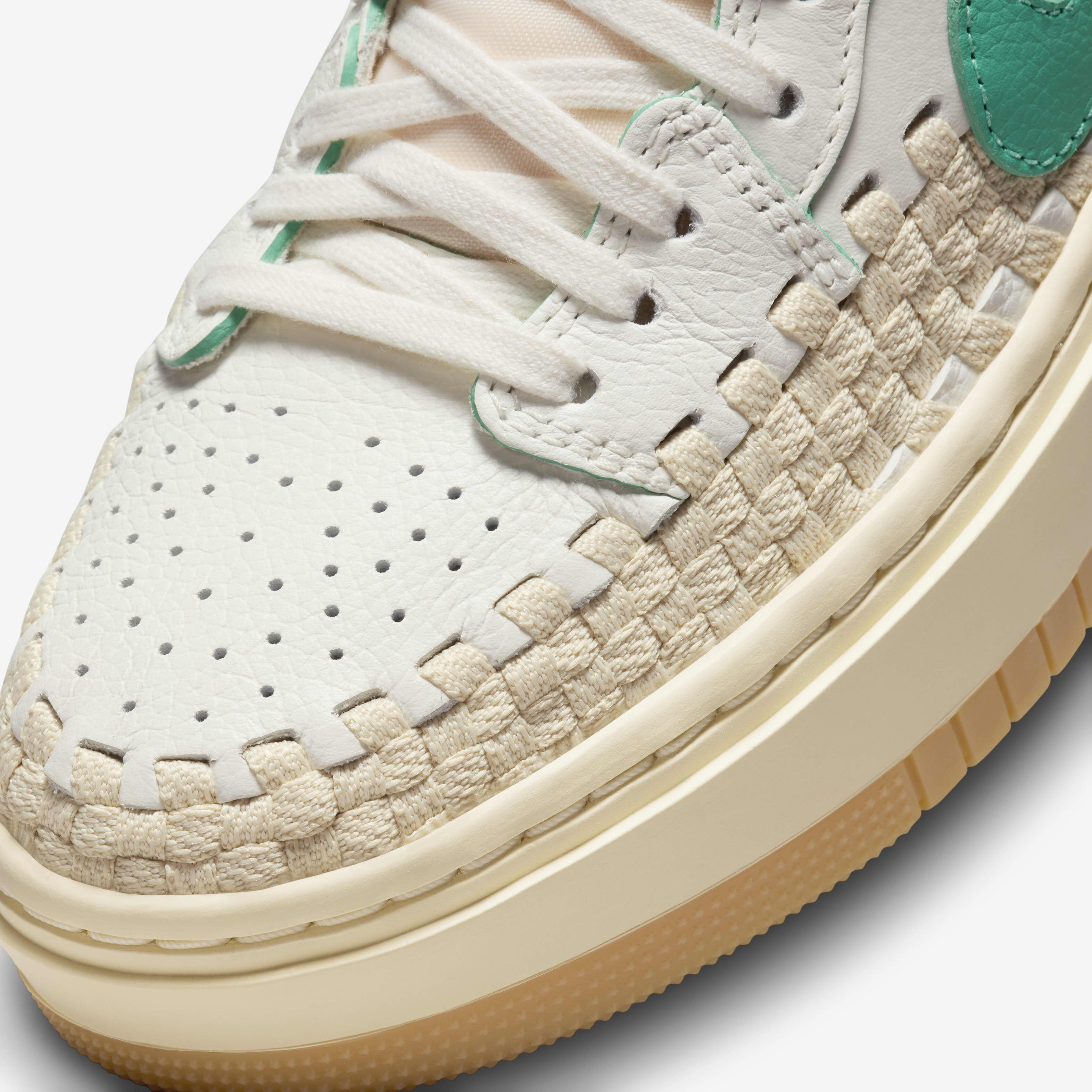 اير جوردن 1 اليفيت x يونيون x بيفيس بيوتي سبلاي image number 6