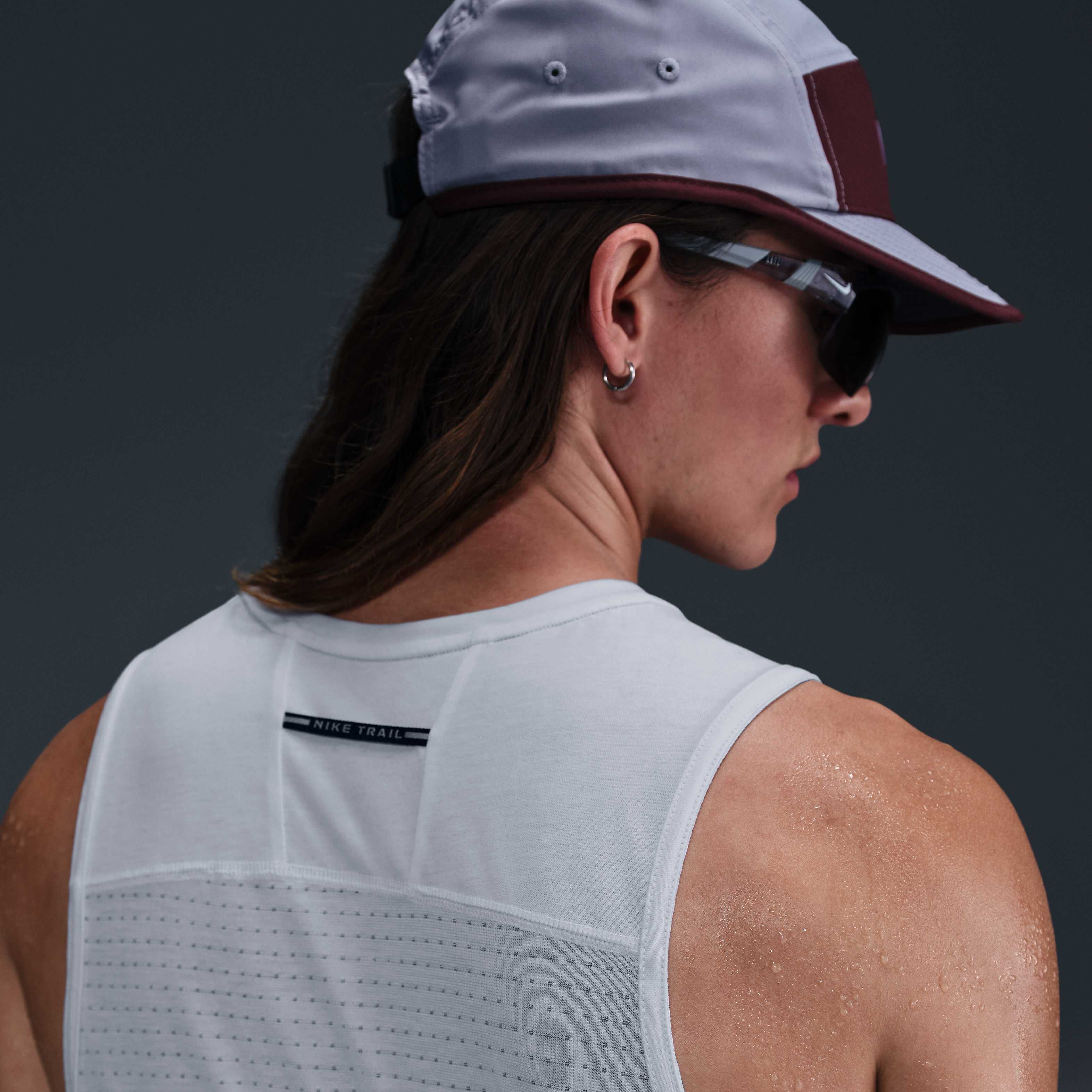 نايكي سولار تشيس image number 1