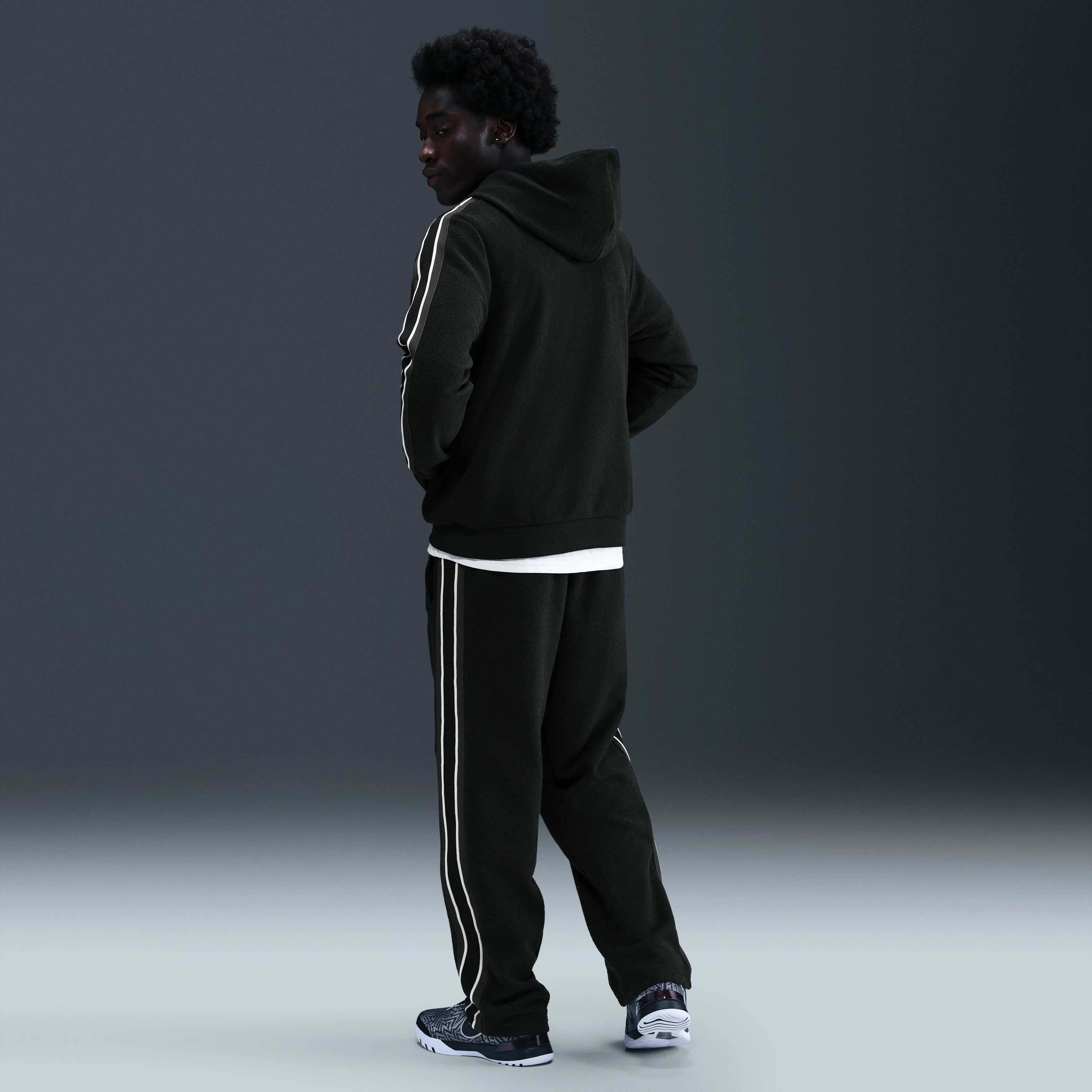 ليبرون ستاندرد ايشيو image number 3