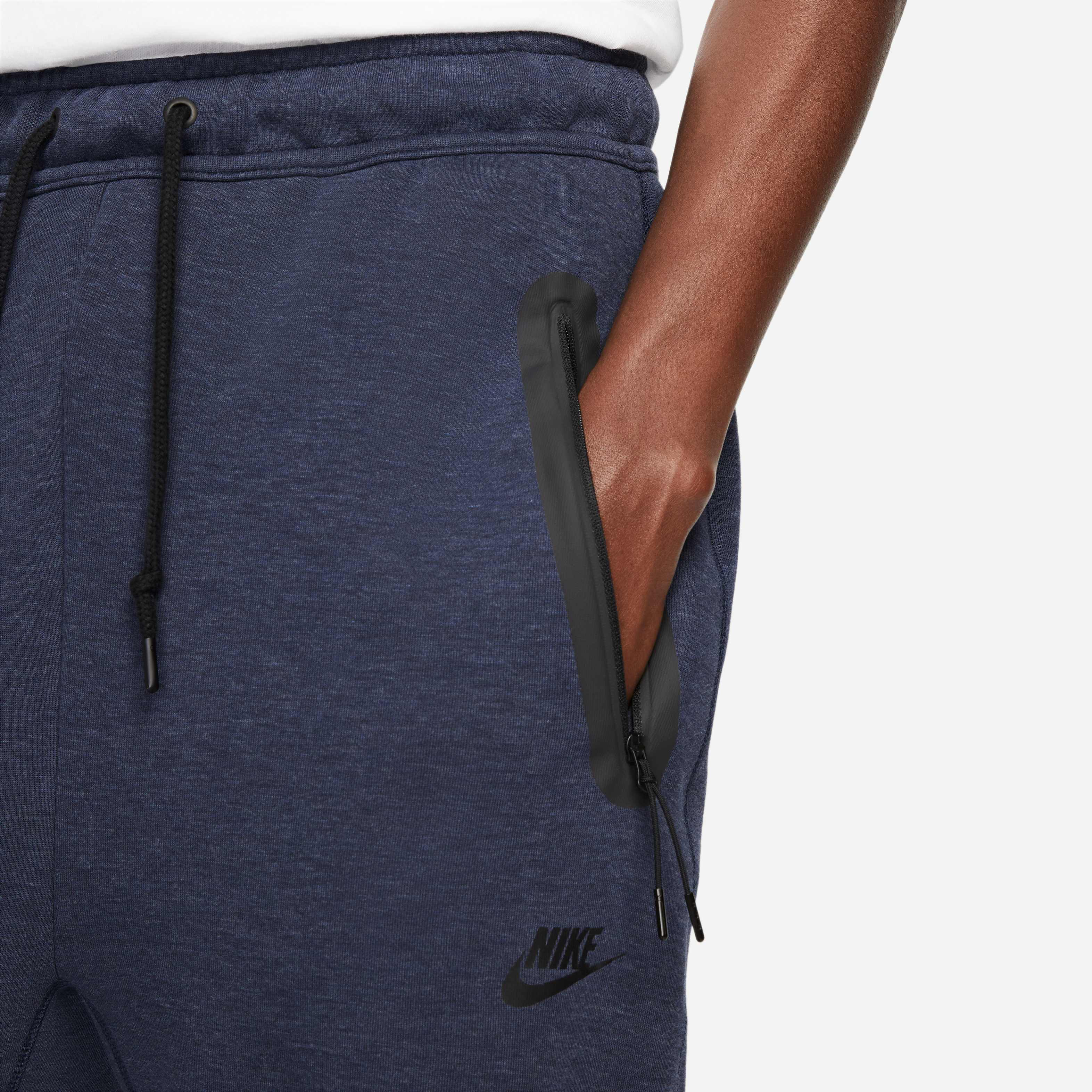 Nike Sportswear Tech Fleece image number 2