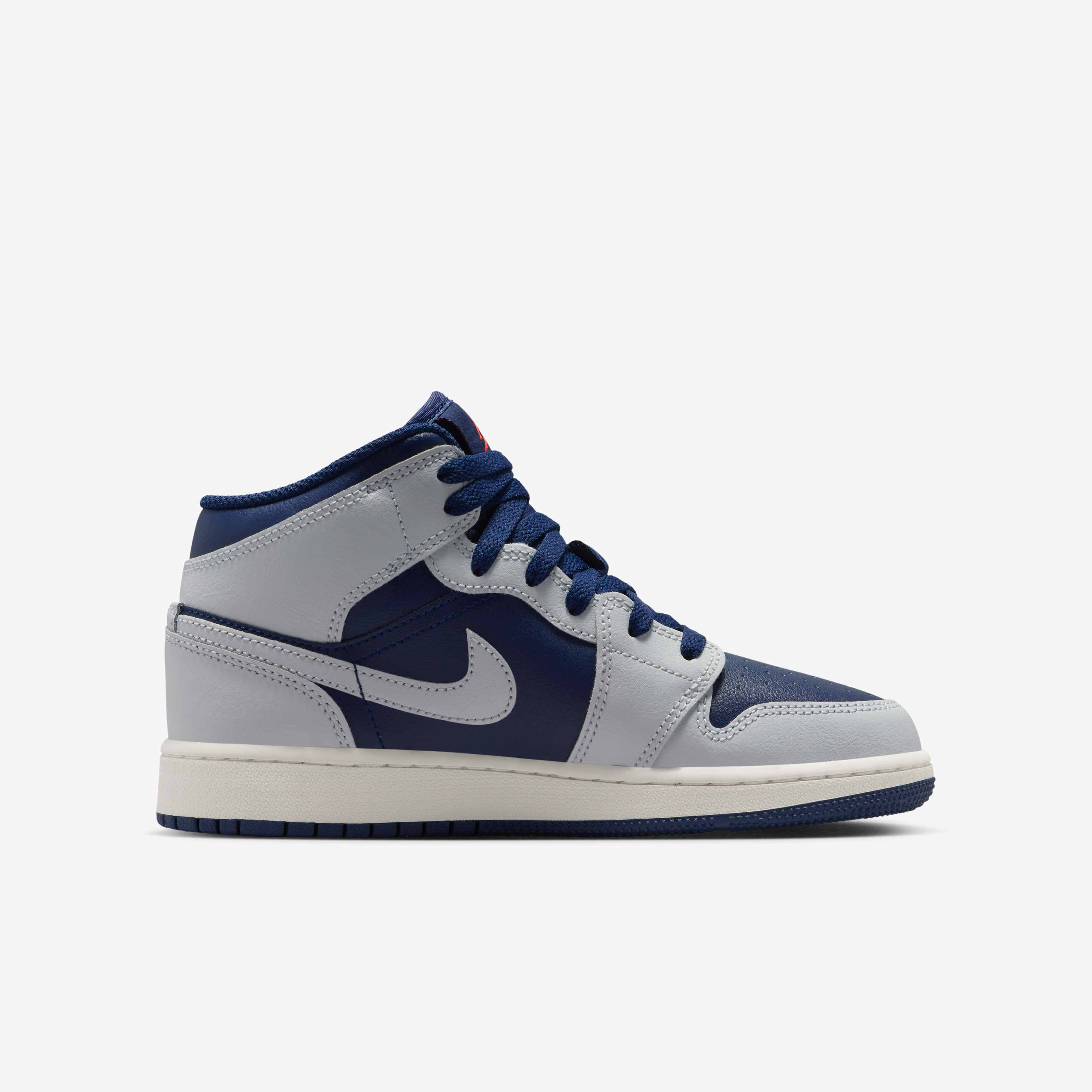 Air Jordan 1 Mid image number 2