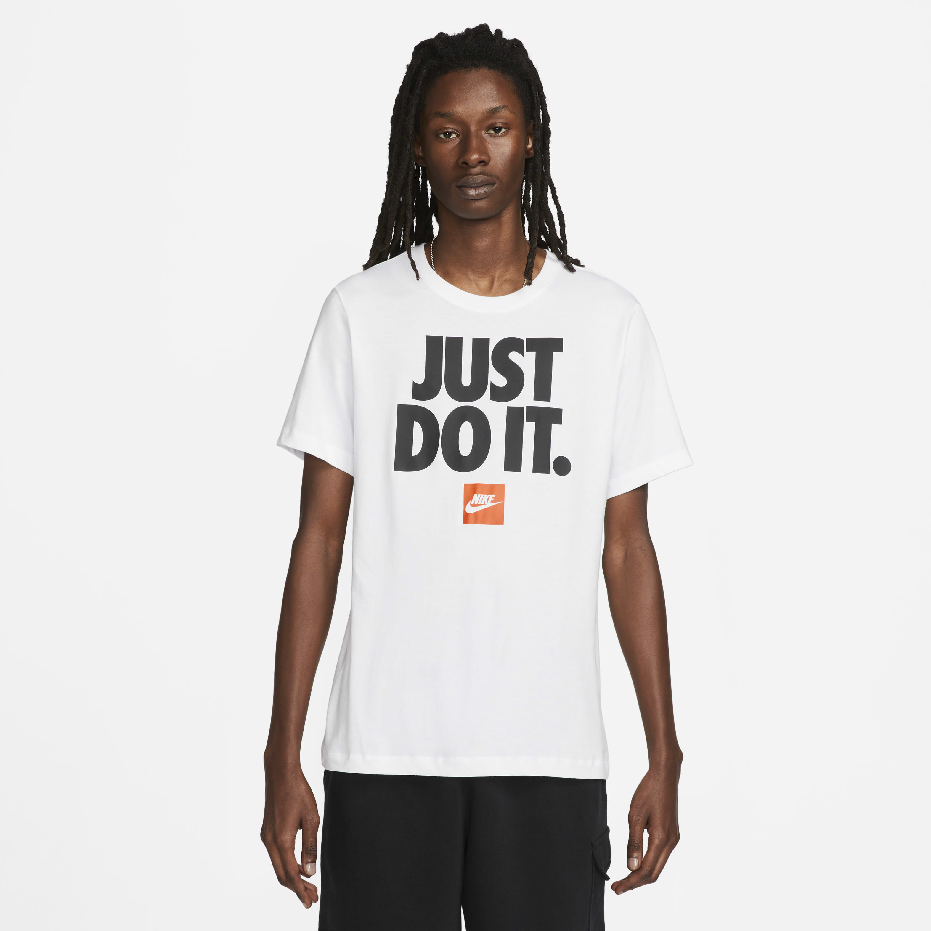 Nike t shirt centre logo online