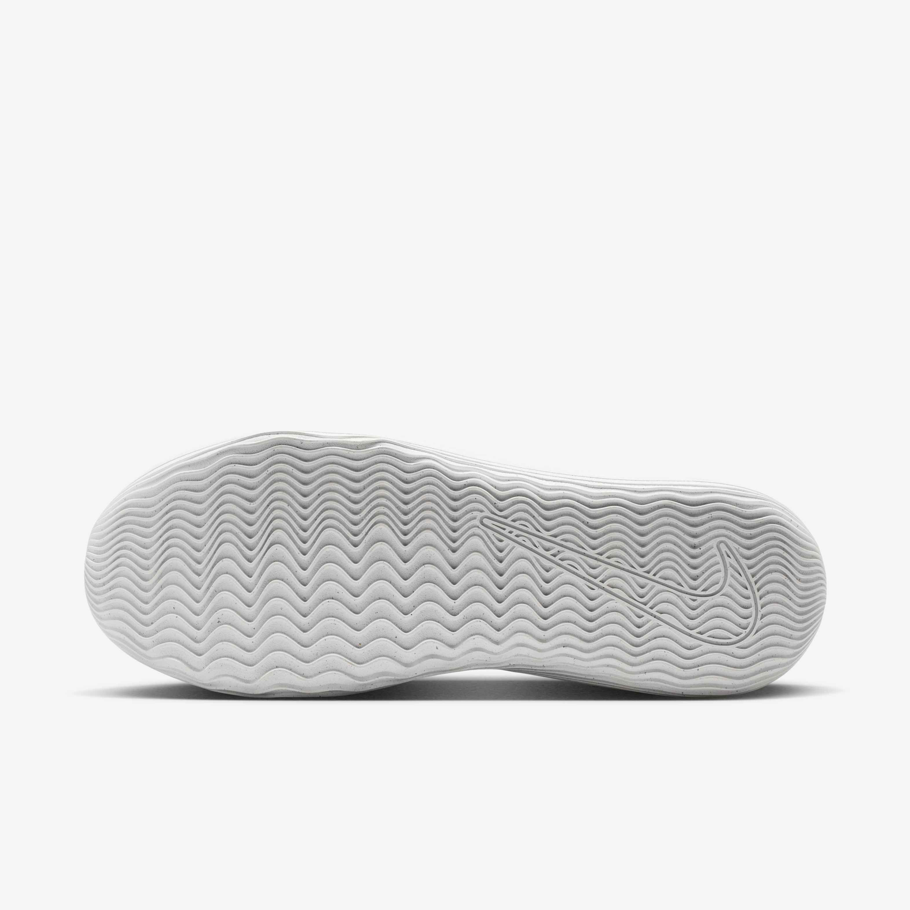 نايكي بريسيجن 8 لو image number 1