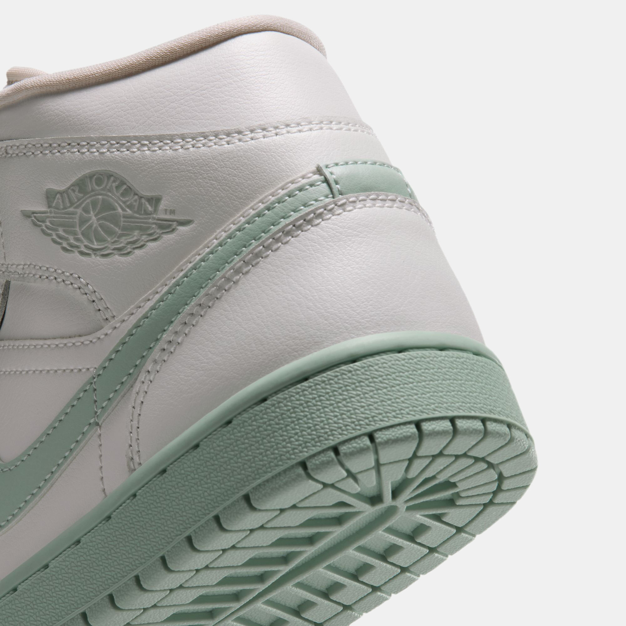 Air Jordan 1 Mid image number 11
