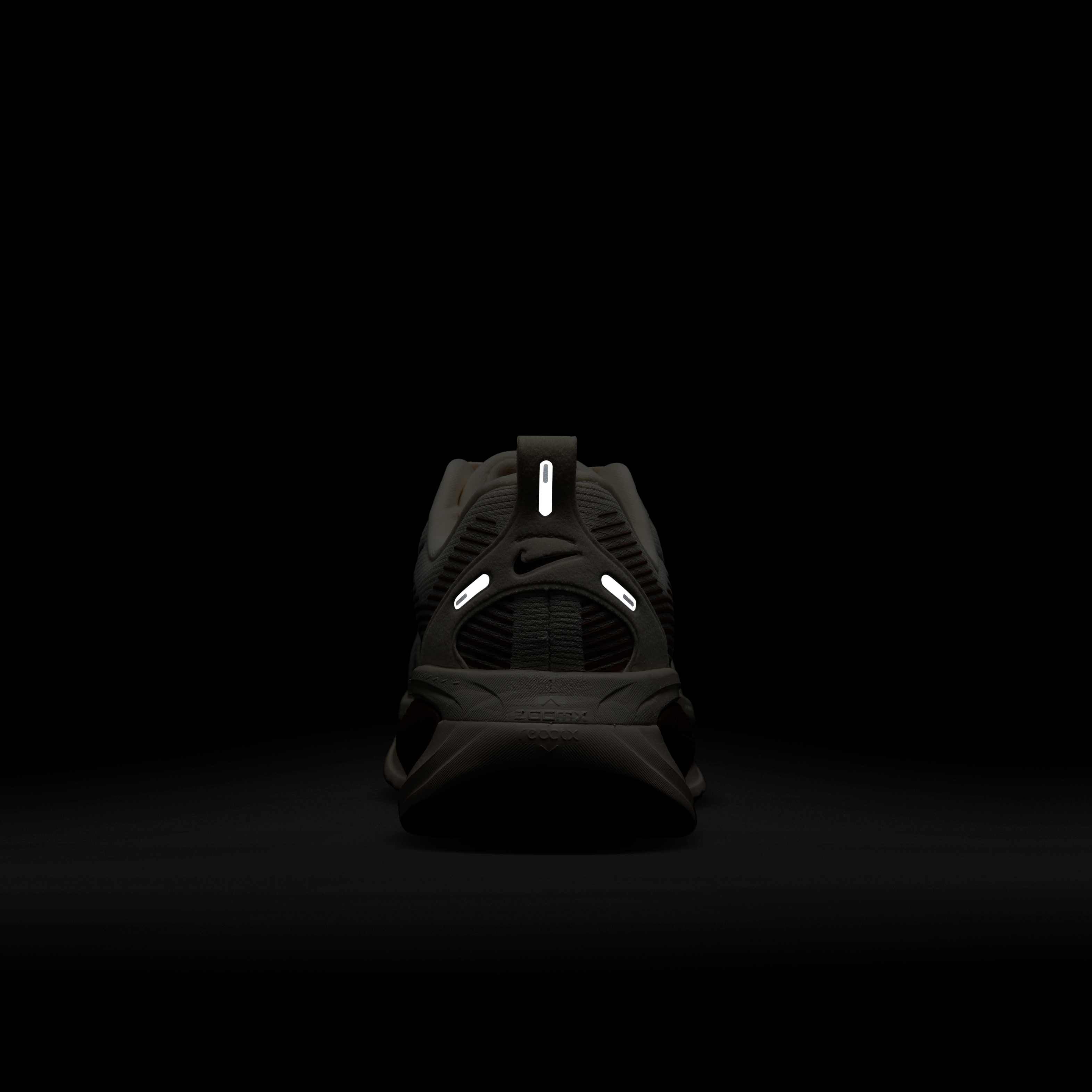 Nike Vomero 18 image number 8