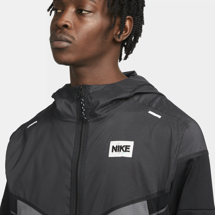 Nike graphic shop windrunner