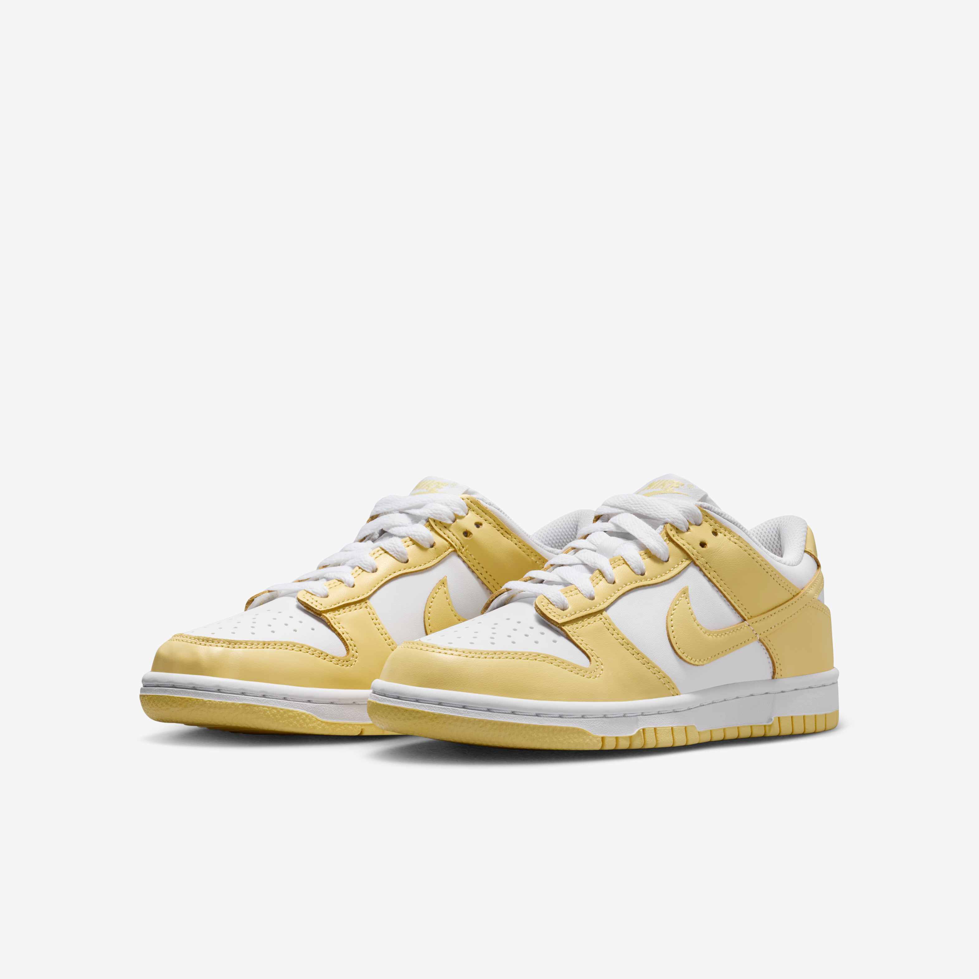 靴 Nike Dunk Low \"Panda/White/Gum Yellow\" NIKE DUNK LOW (GS) 