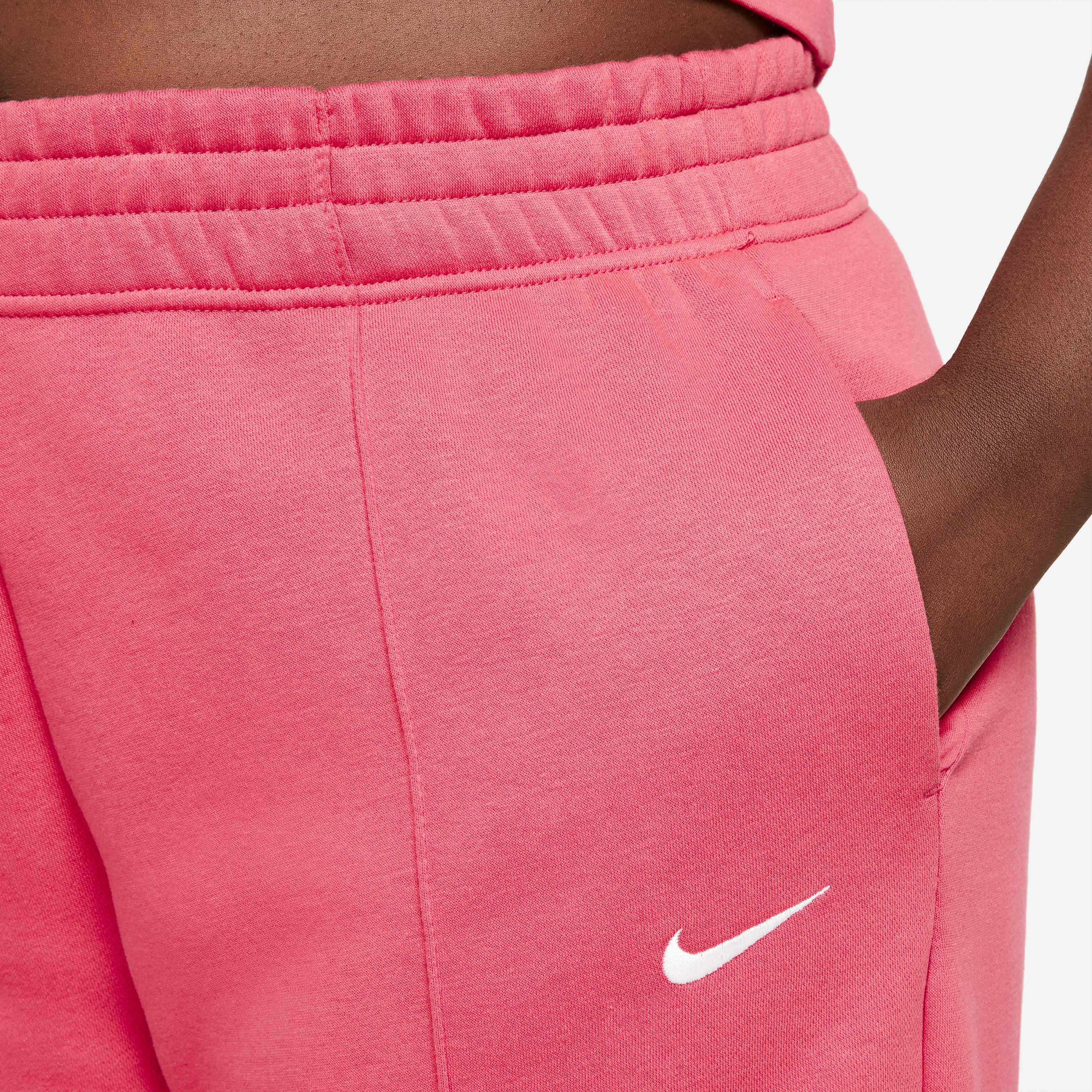 Nike Sportswear Trend image number 2