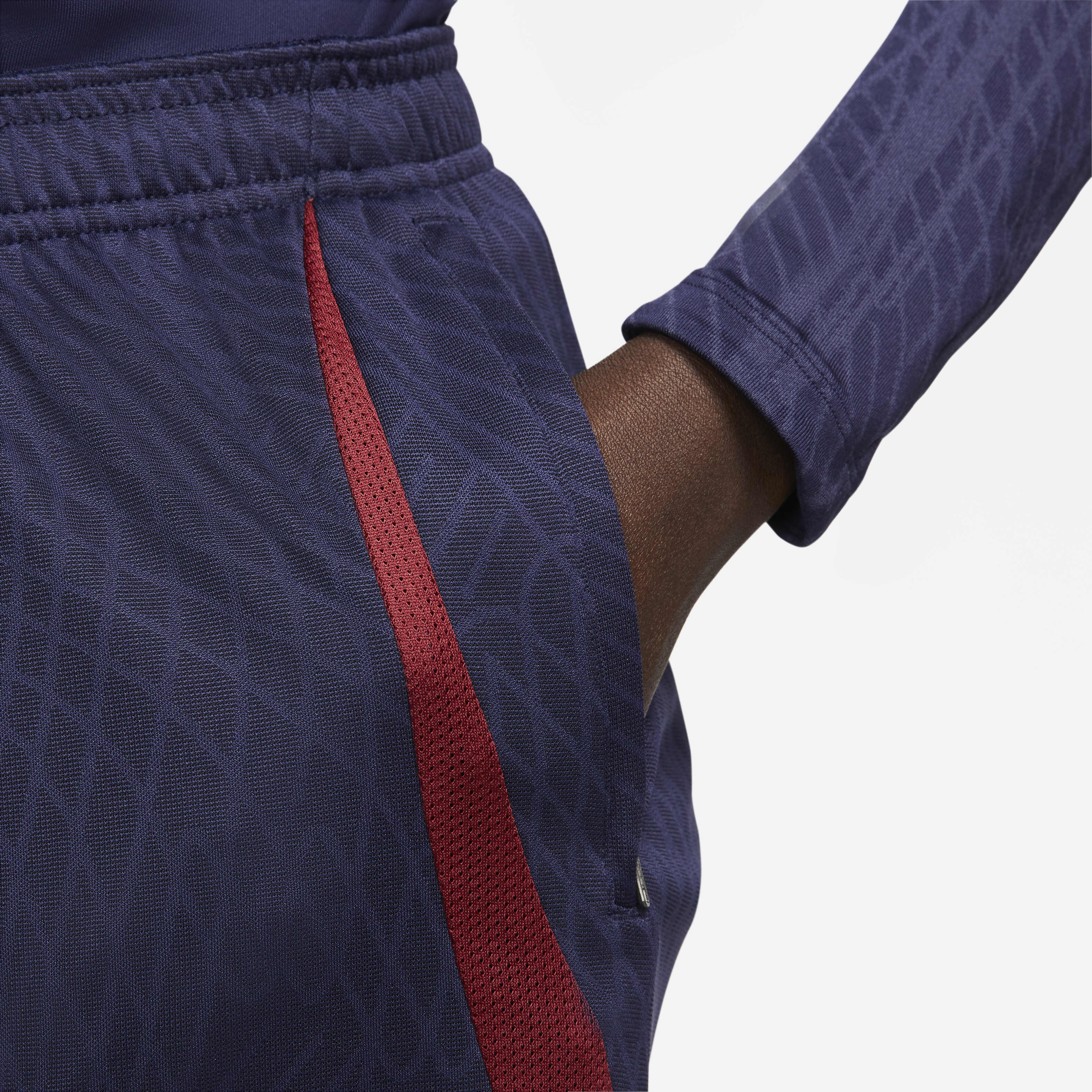 Paris Saint-Germain Strike image number 3