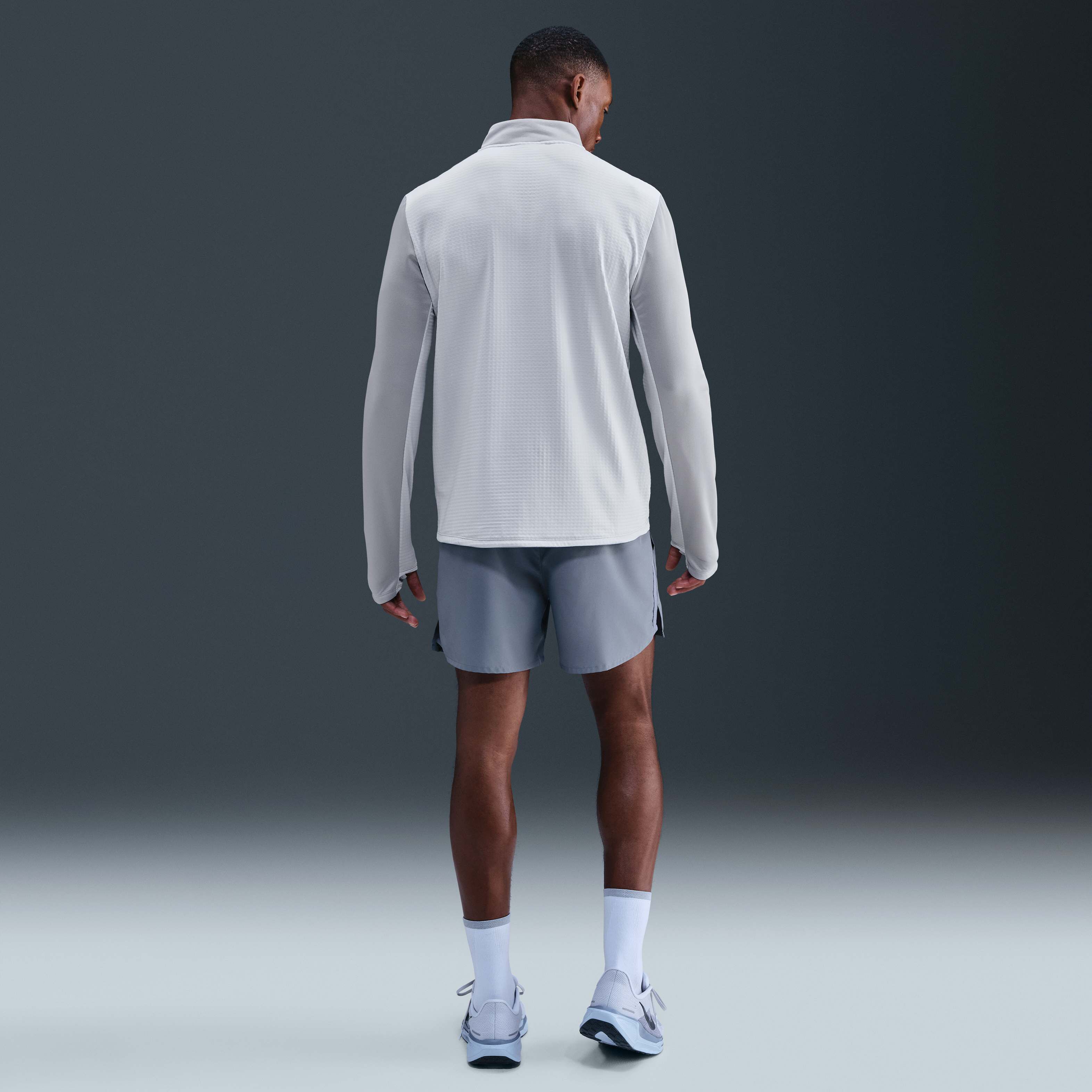 نايكي بيسر image number 4