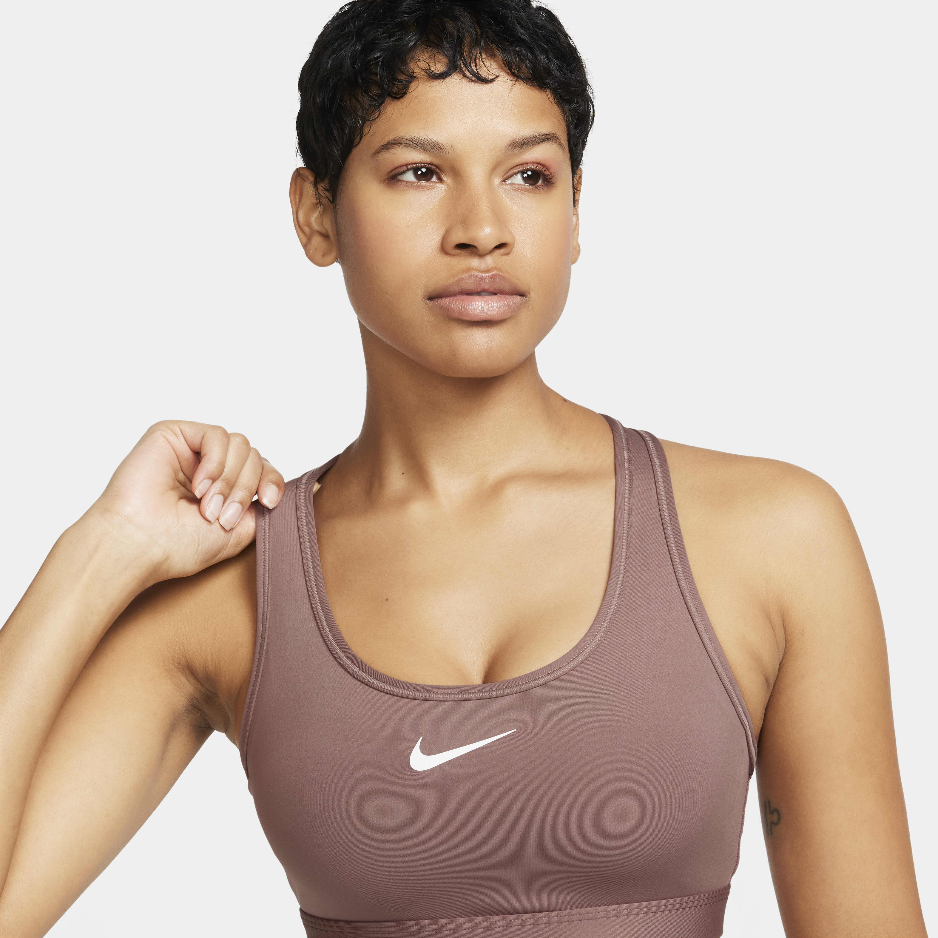 Nike Swoosh Medium-Support image number 3