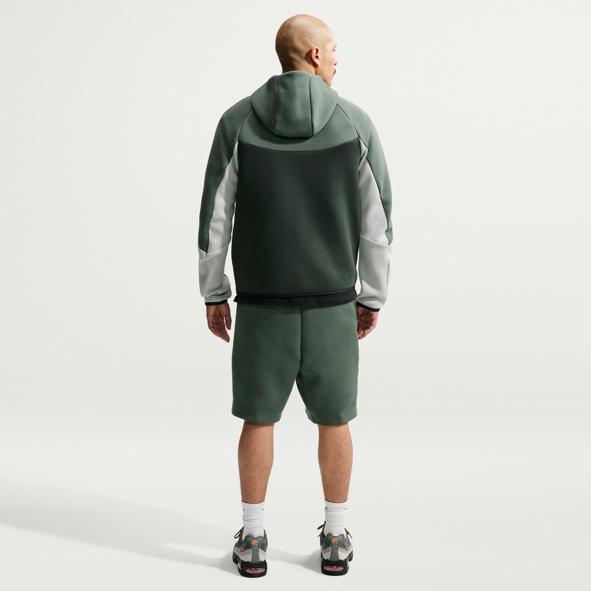 Nike Tech image number 1