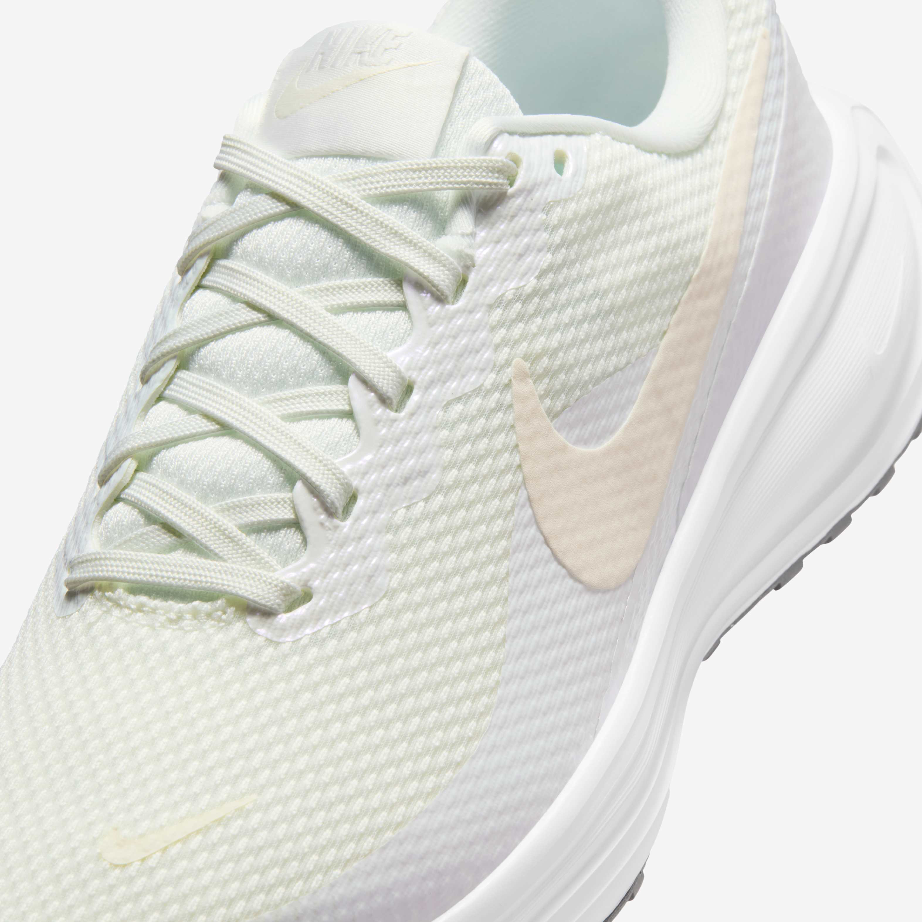 Nike Revolution 8 image number 6