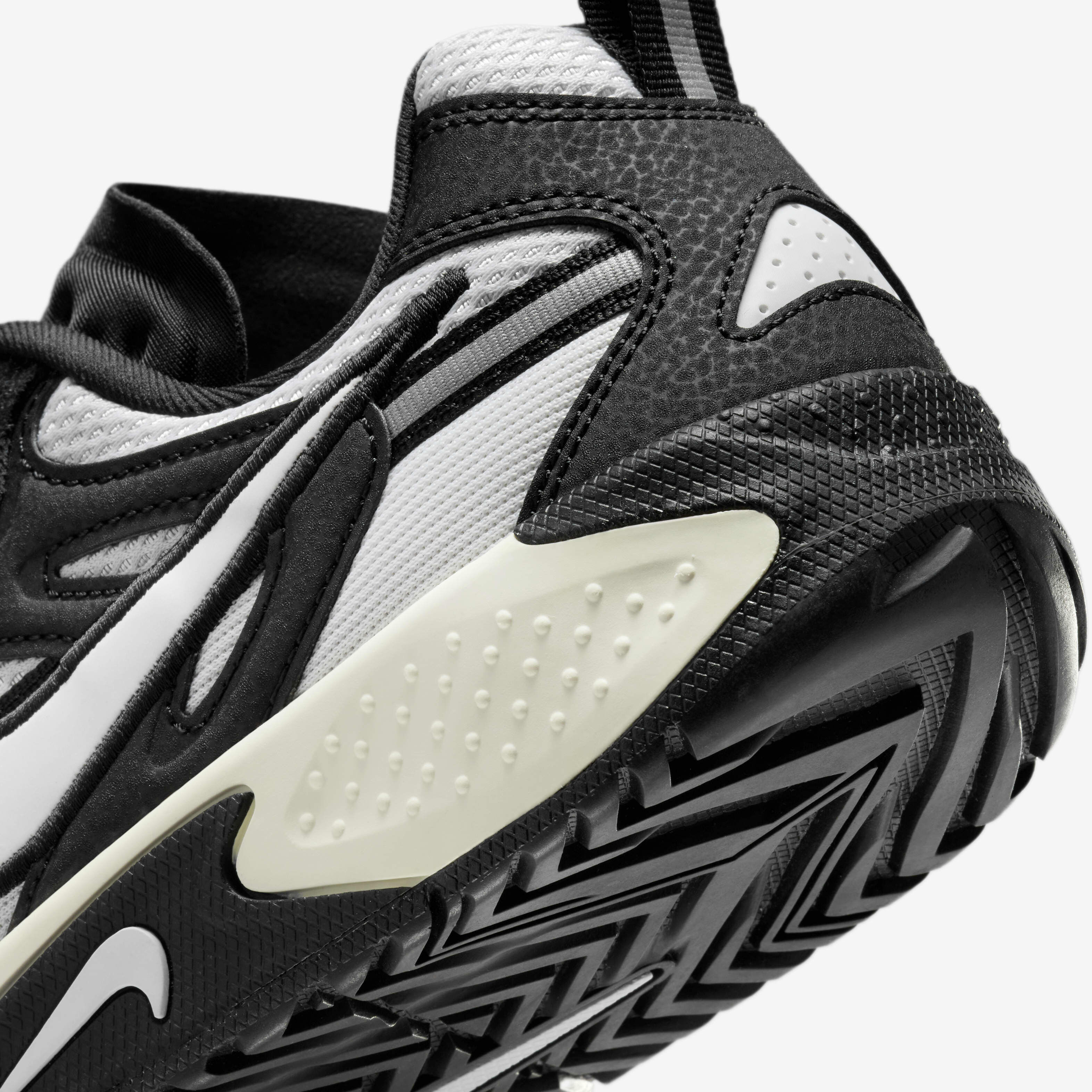 Buy Nike JAM Women s Shoes Nike Saudi Official
