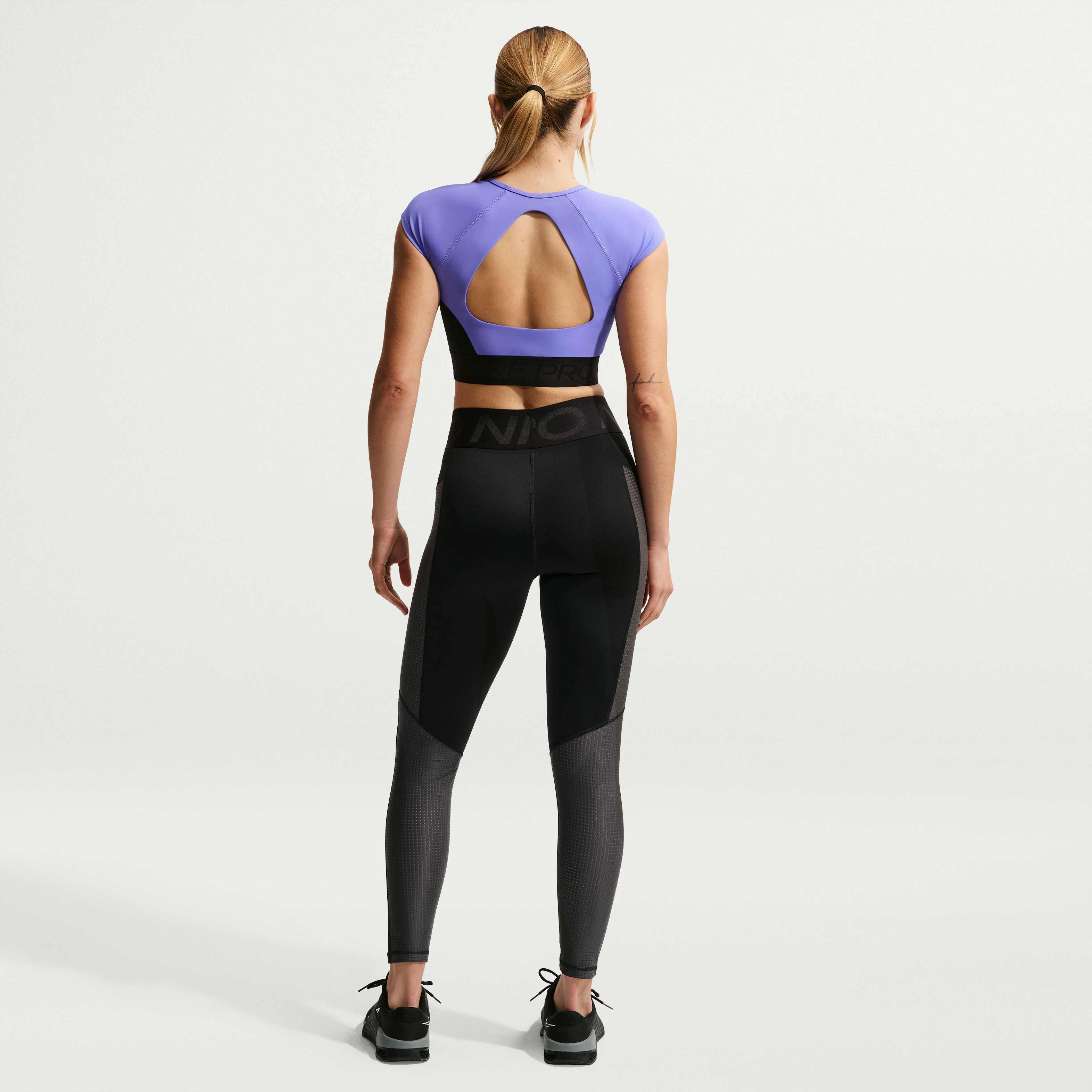 Nike Pro Sculpt image number 4