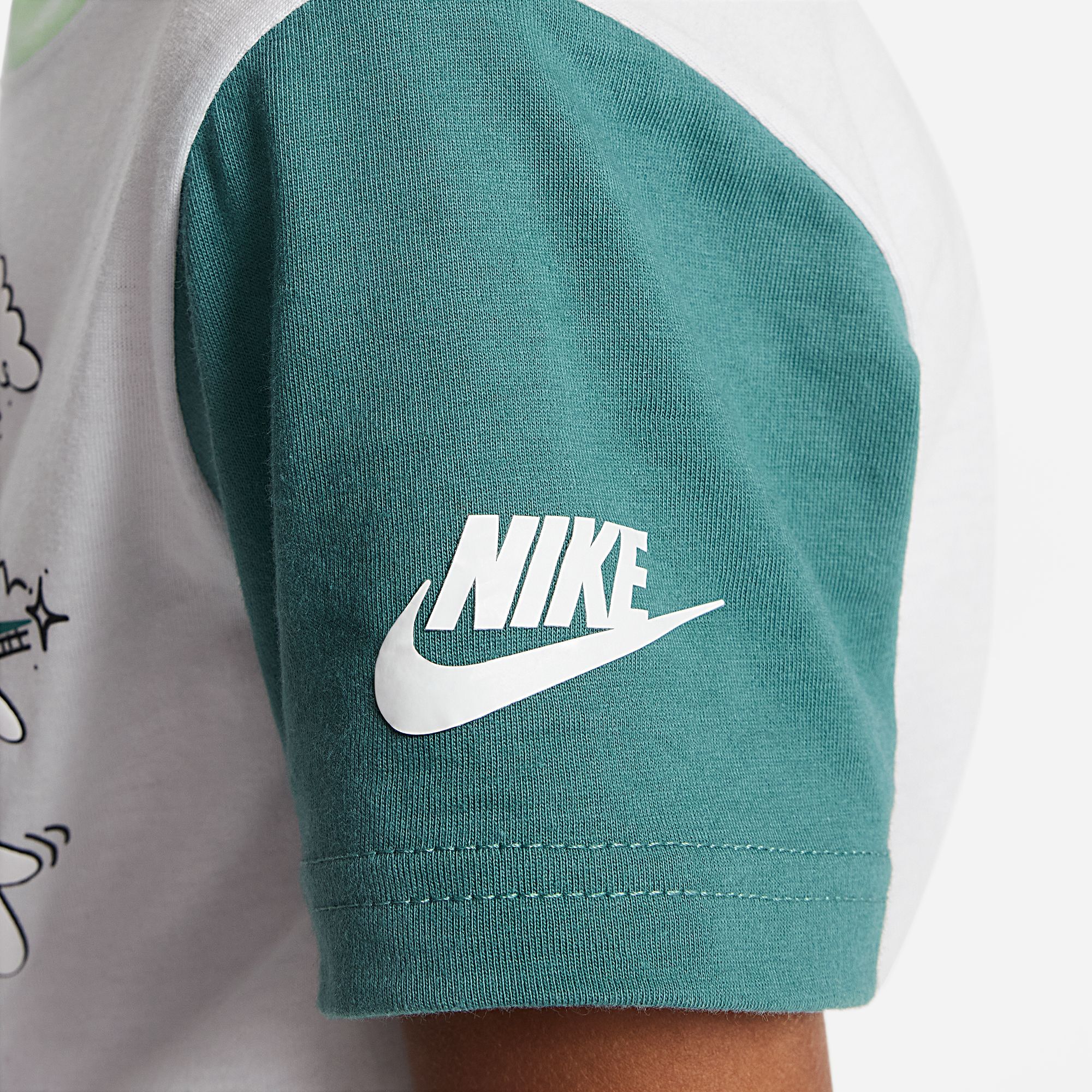 نايكي سبورتسوير كرييت يور اون ادفانتشر image number 3