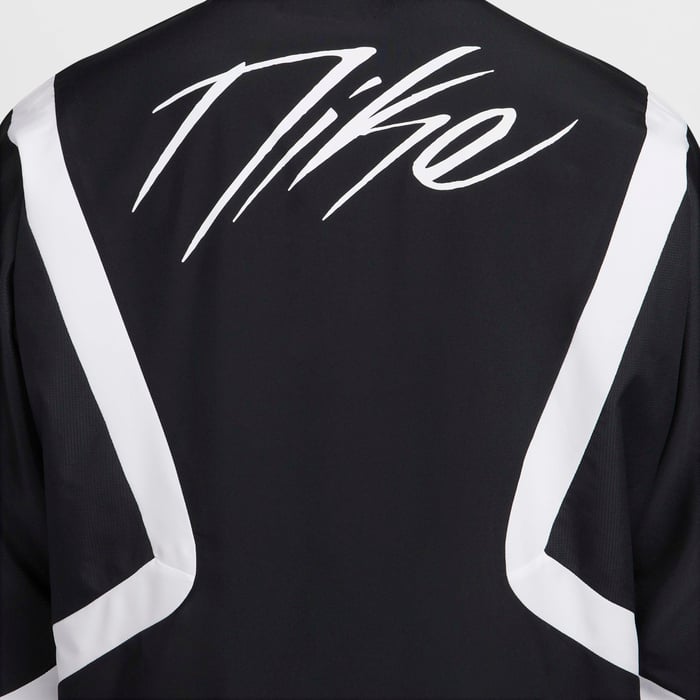 Nike Icon image number 4 Nike Icon image number 4