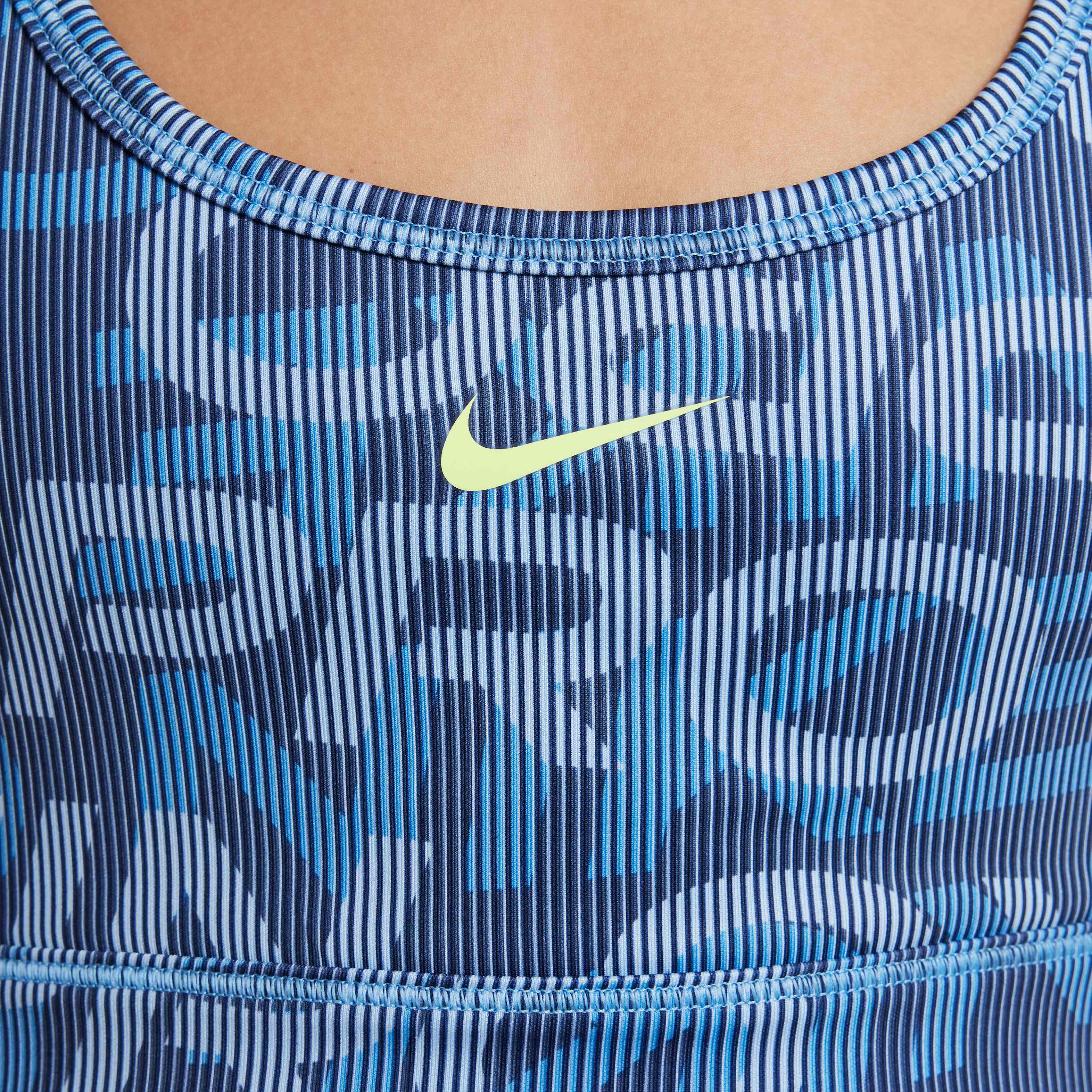 Nike Pro image number 3