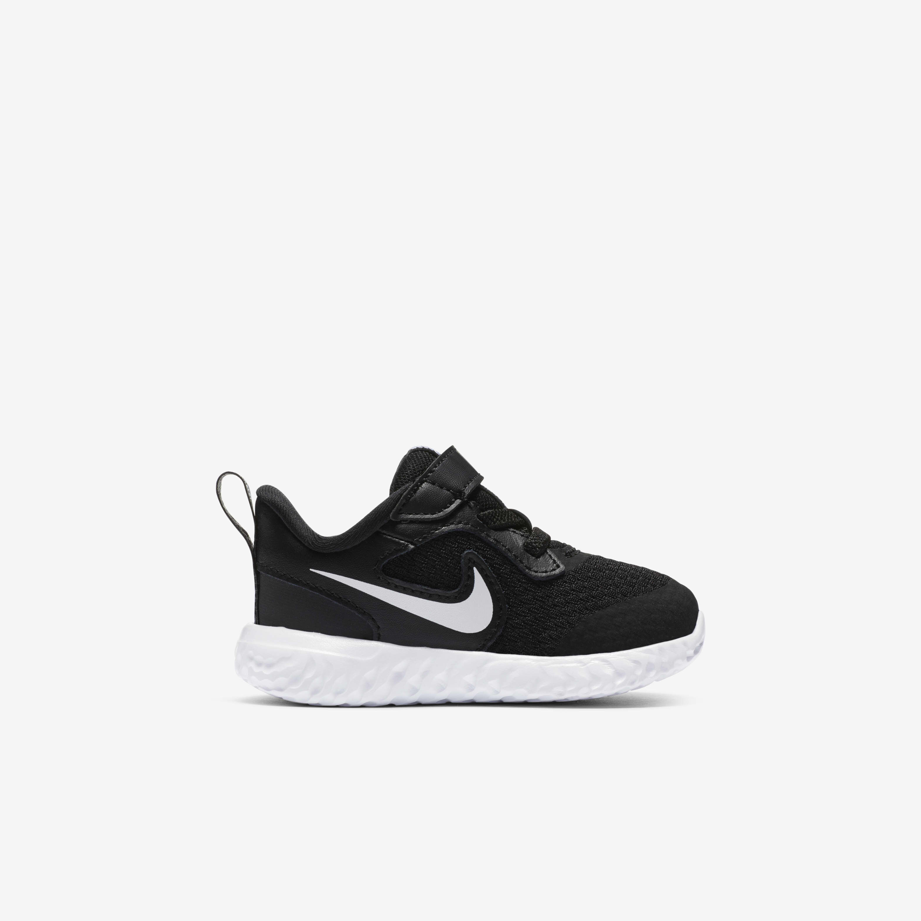 Nike Revolution 5 image number 2