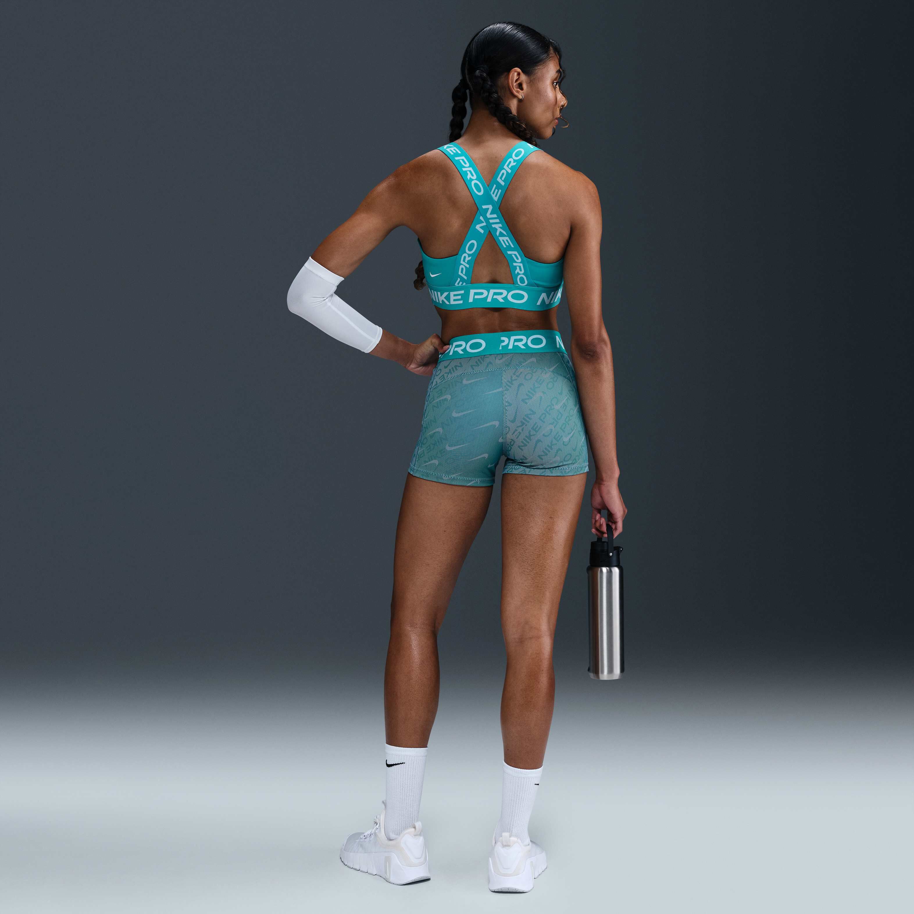 Nike Pro image number 4