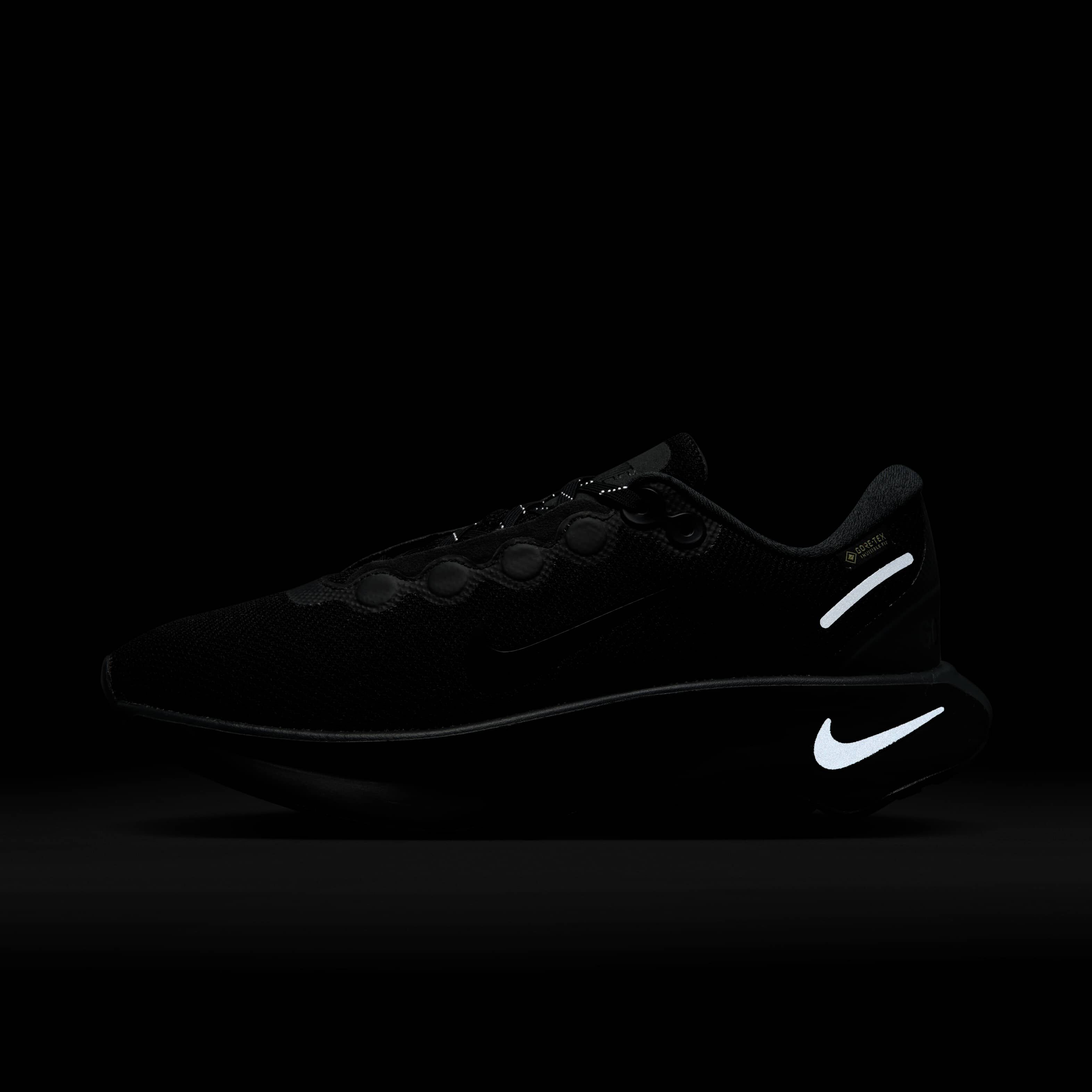 نايكي موتيفا جور-تكس image number 10