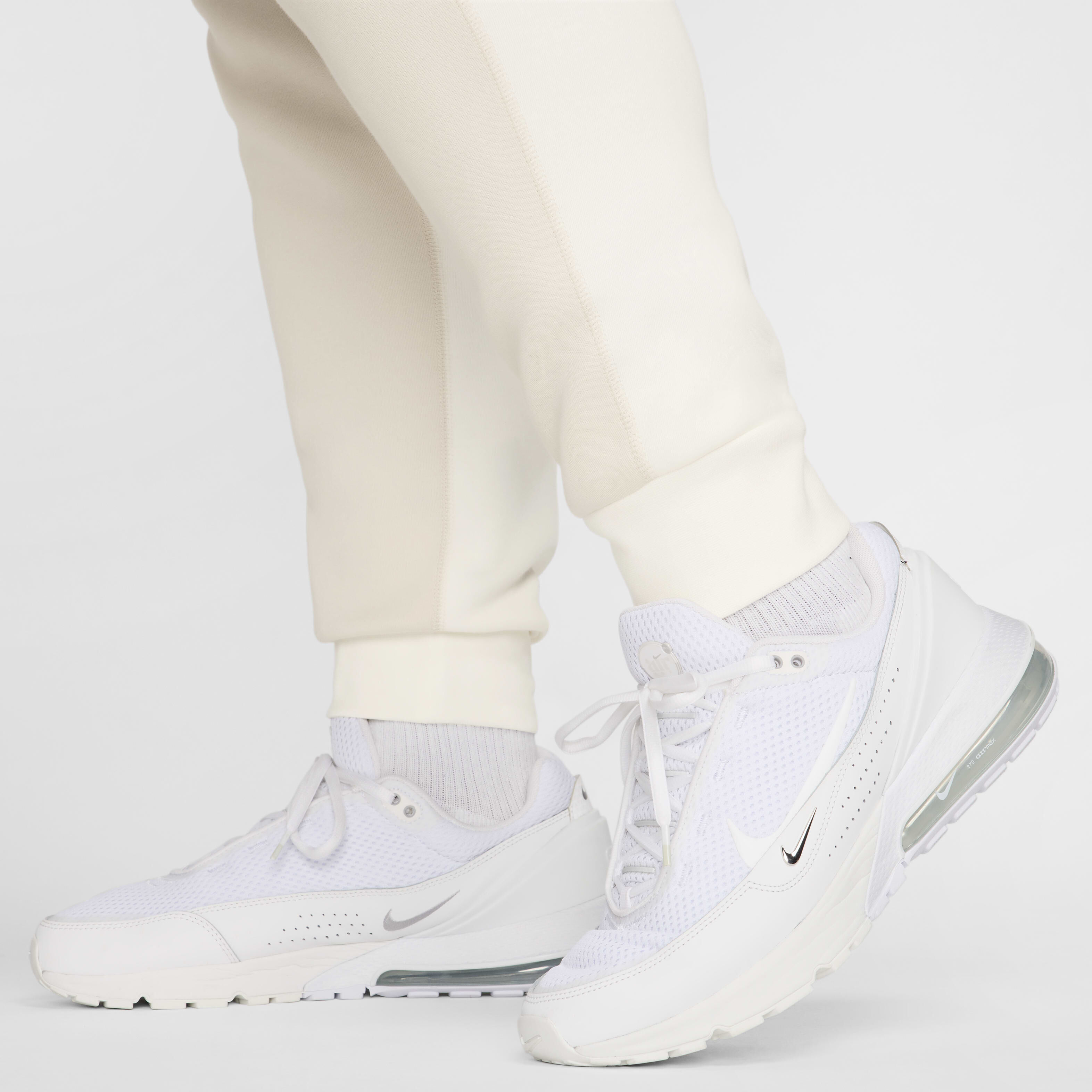 Nike Sportswear Tech Fleece image number 17