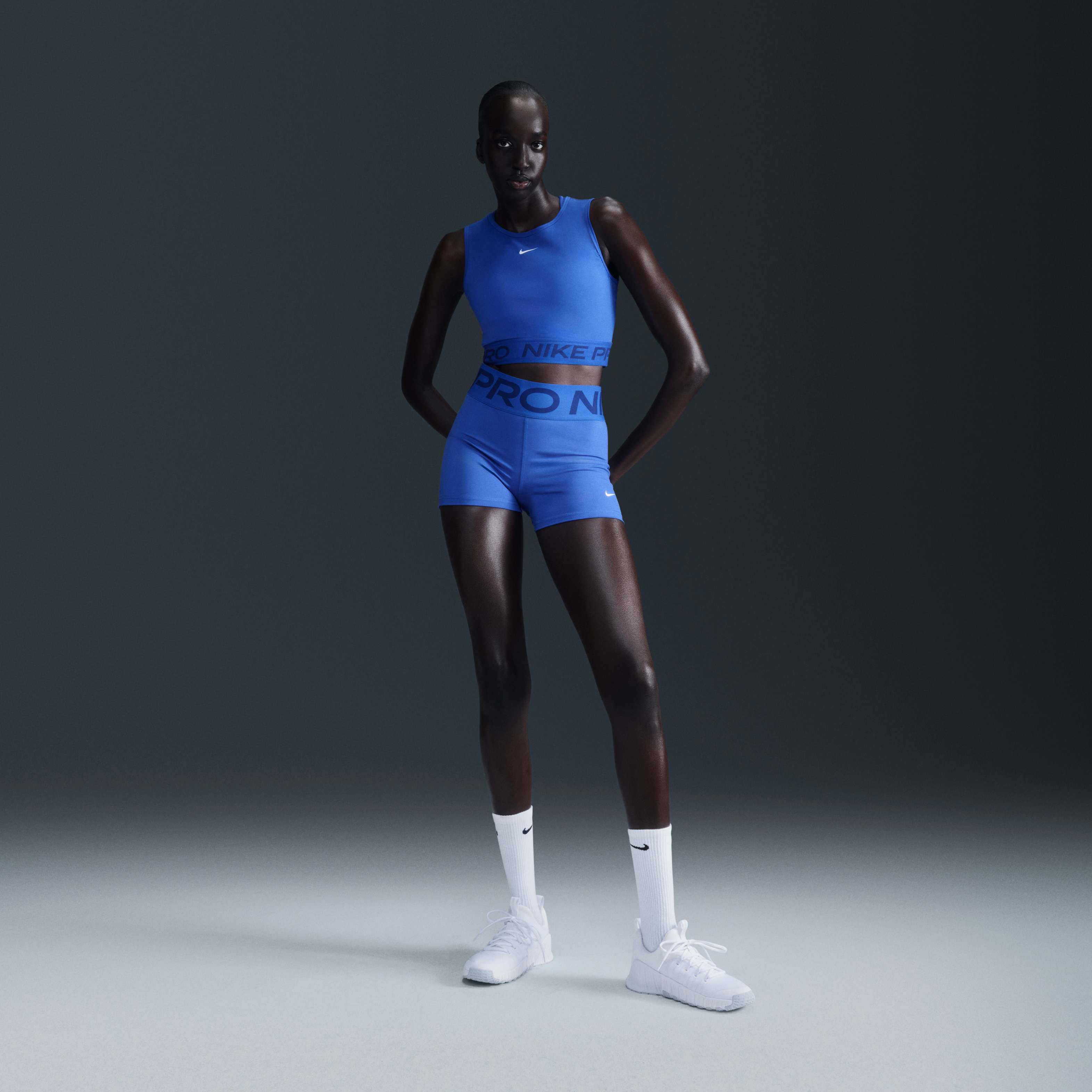 Nike Pro image number 3