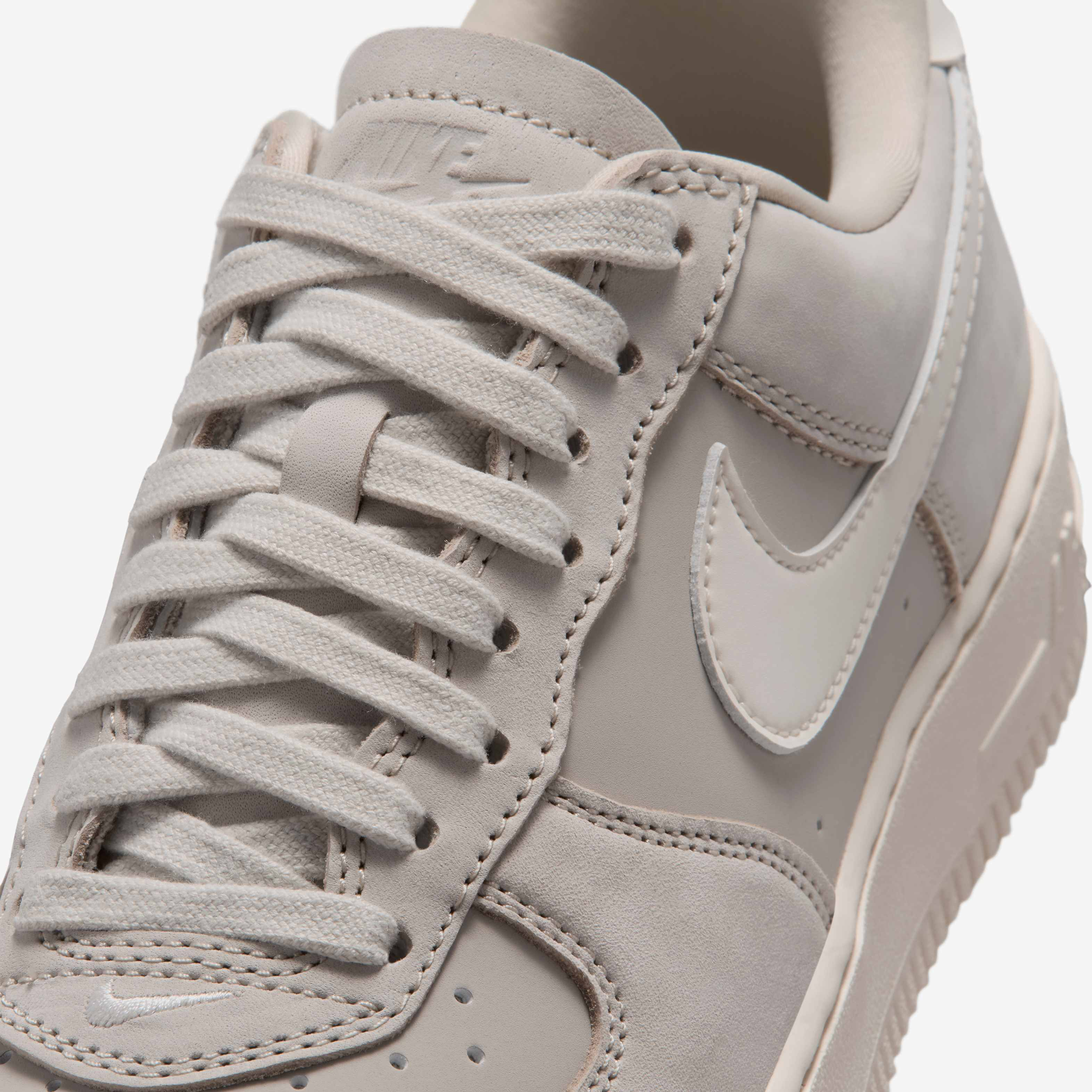Nike Air Force 1 Retro Premium image number 6