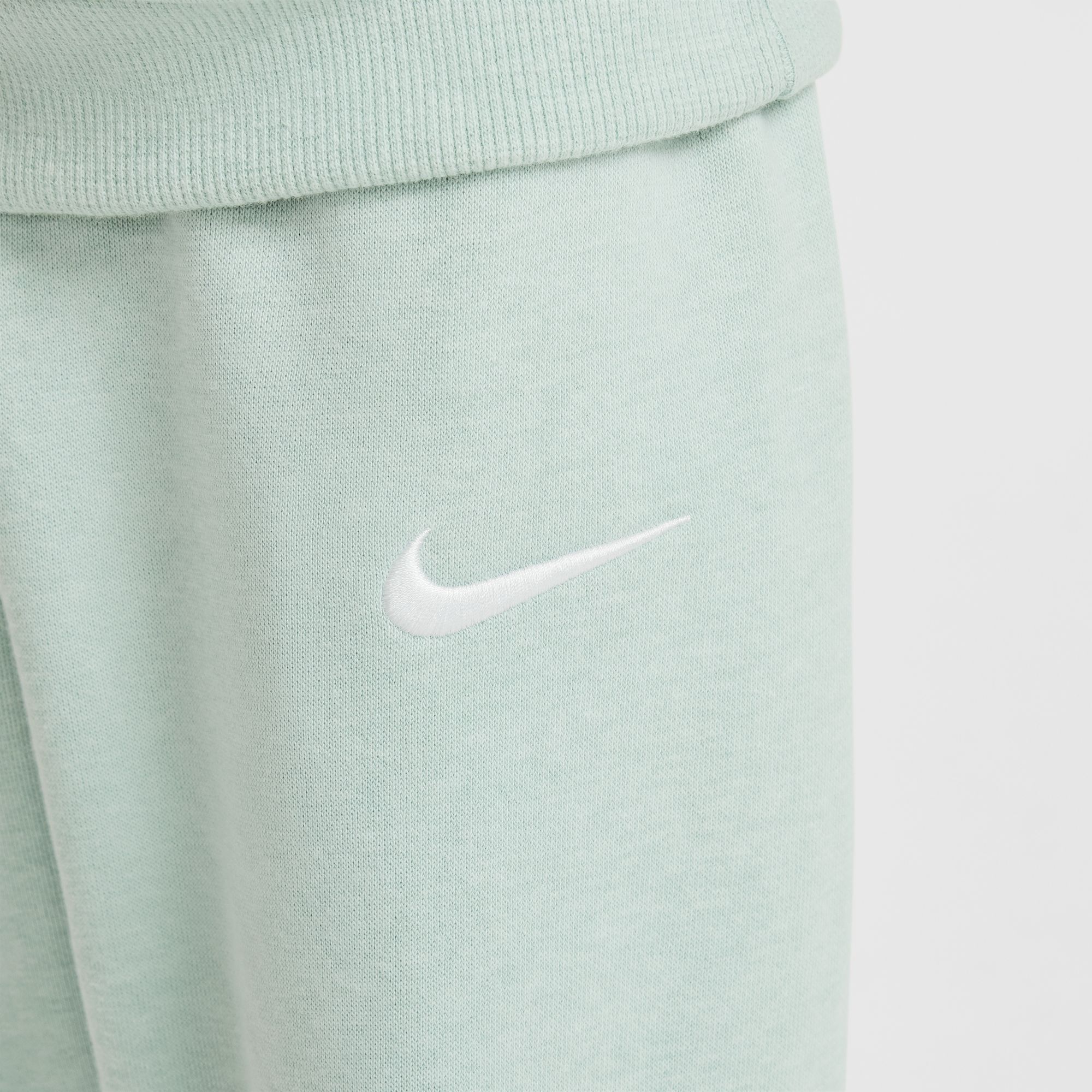Nike Essentials image number 2