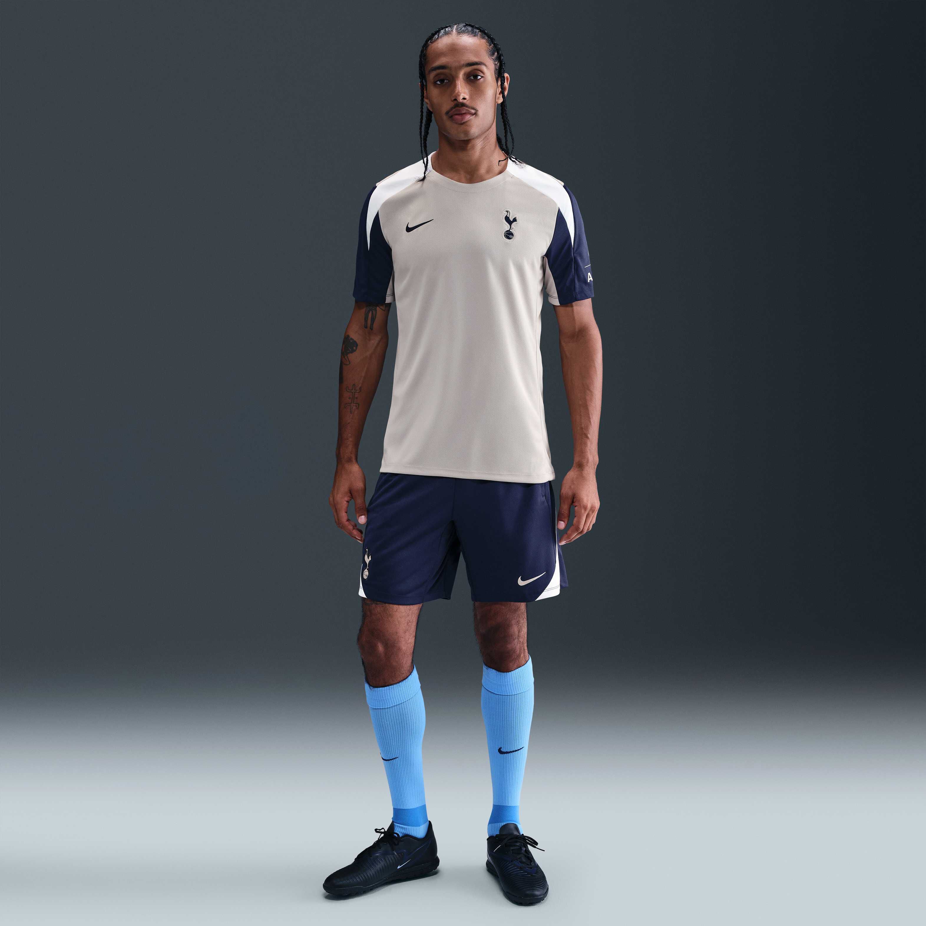 Tottenham Hotspur Strike image number 3