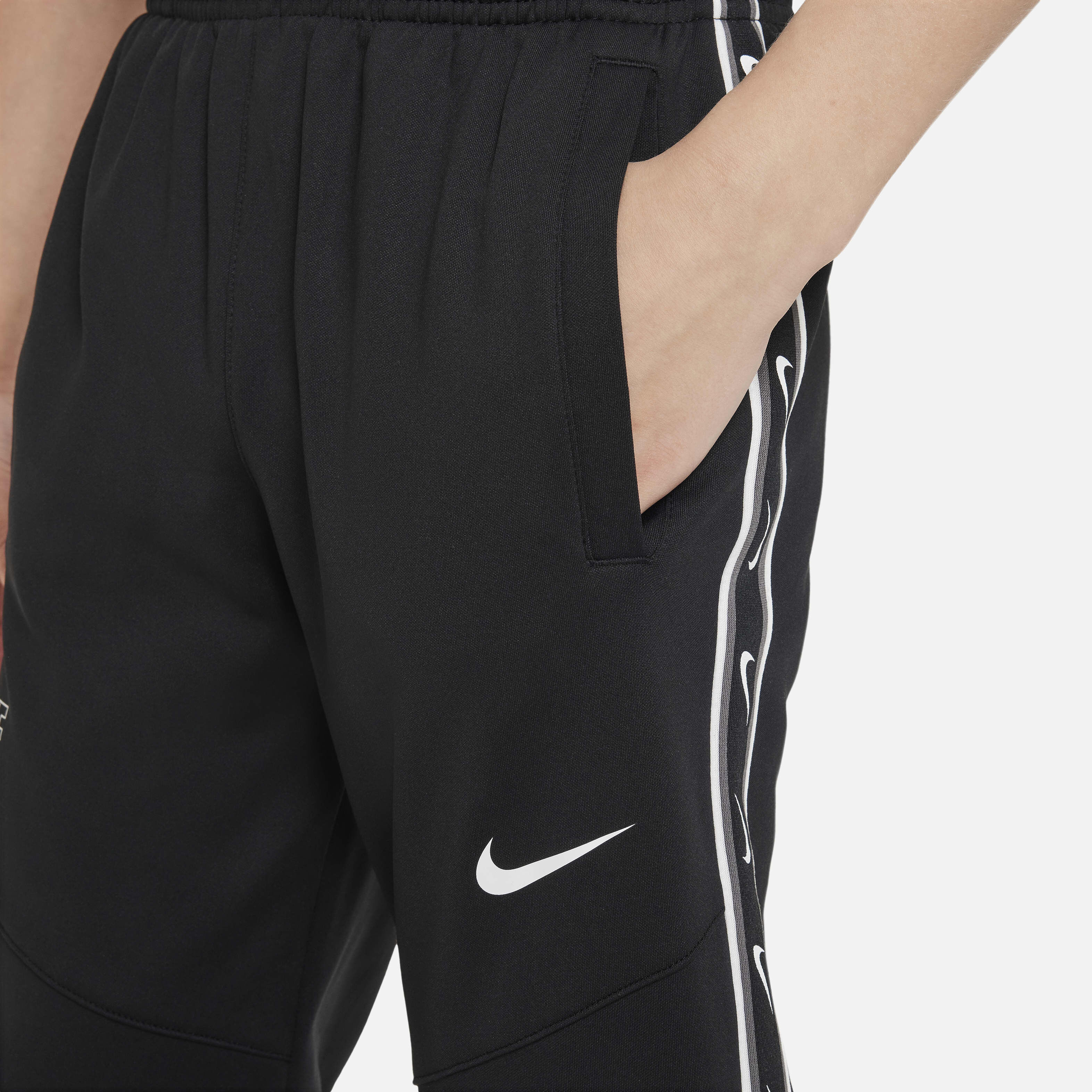 Nike Sportswear Repeat image number 3