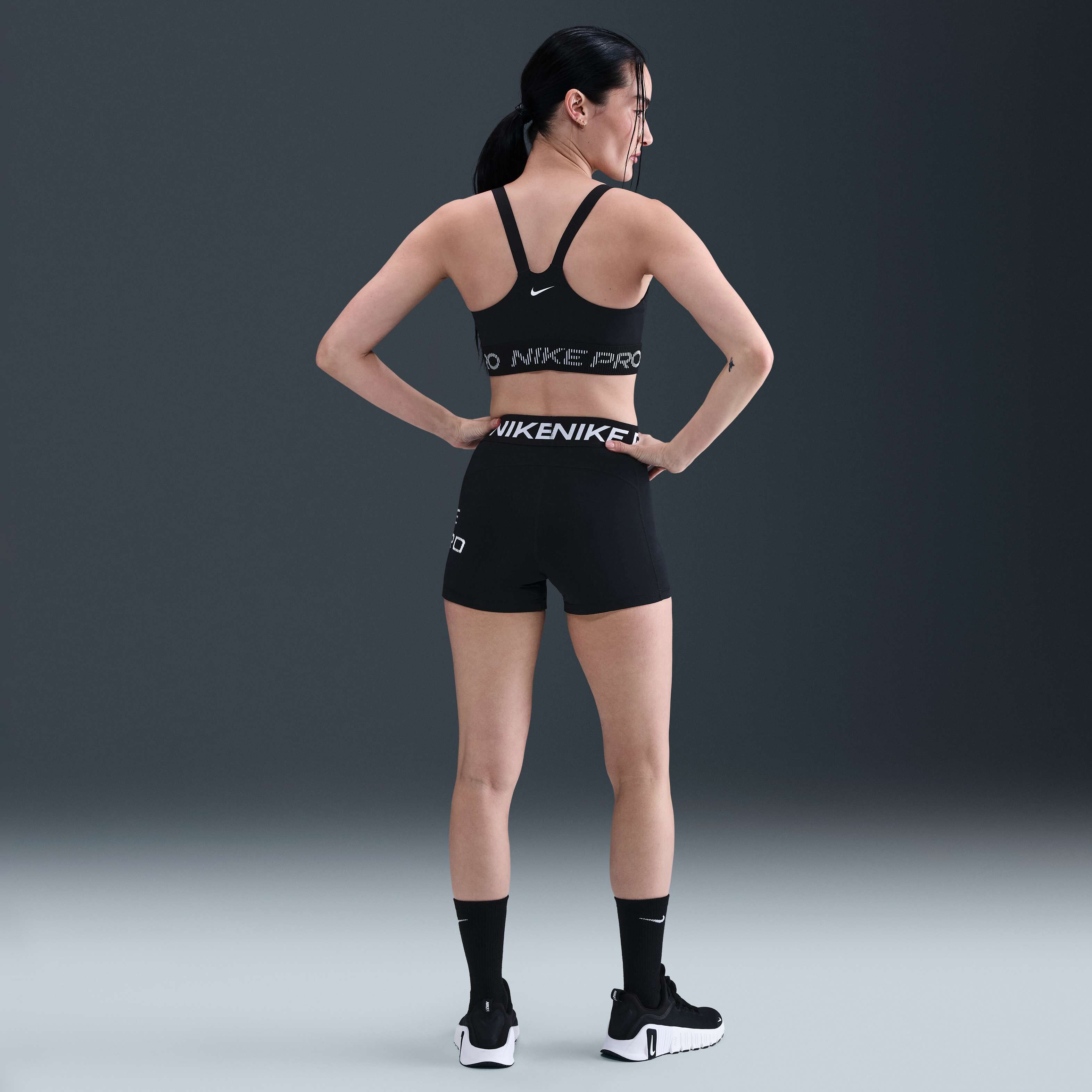 Nike Pro image number 4