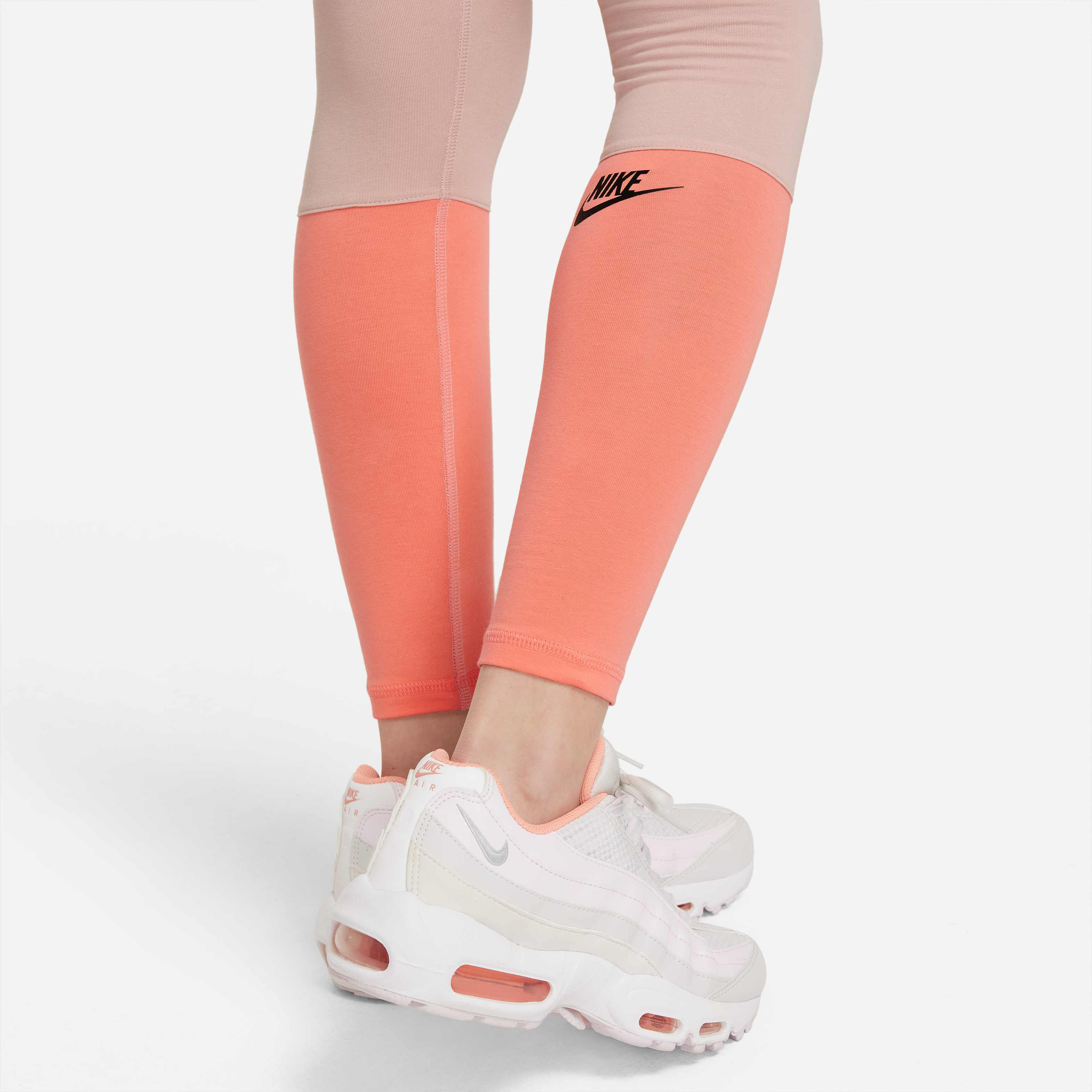 Nike Sportswear Favourites image number 3