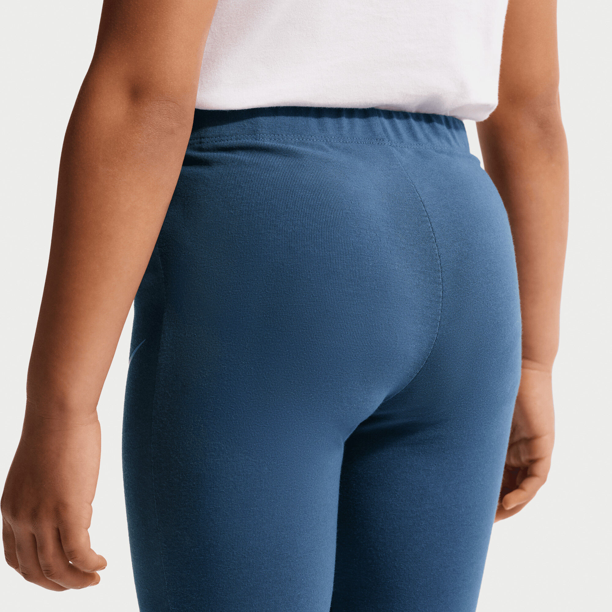 نايكي موف ويث نايتشر image number 5