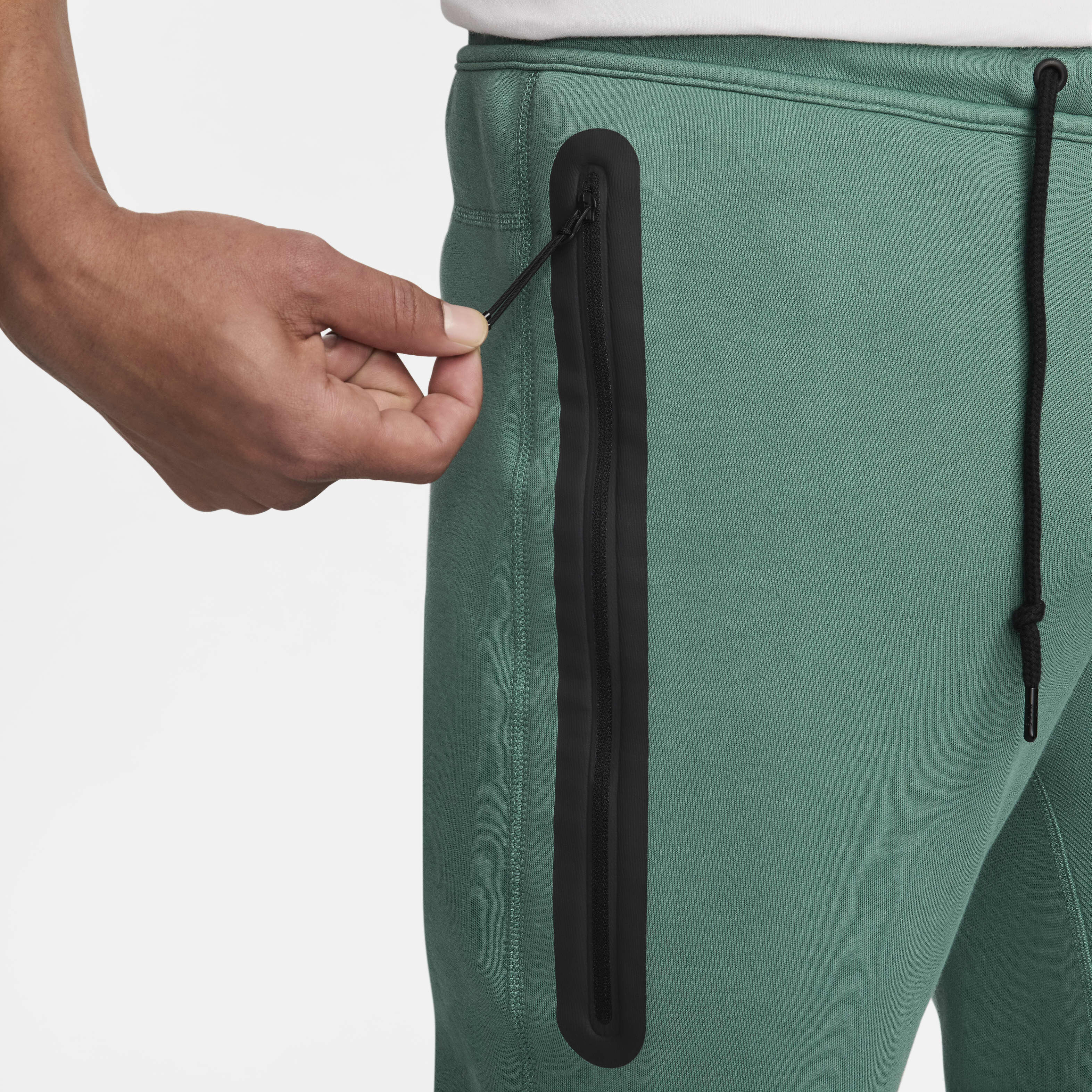 Nike Sportswear Tech Fleece image number 4