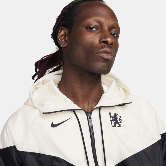 Chelsea F.C. Sport Essentials Windrunner