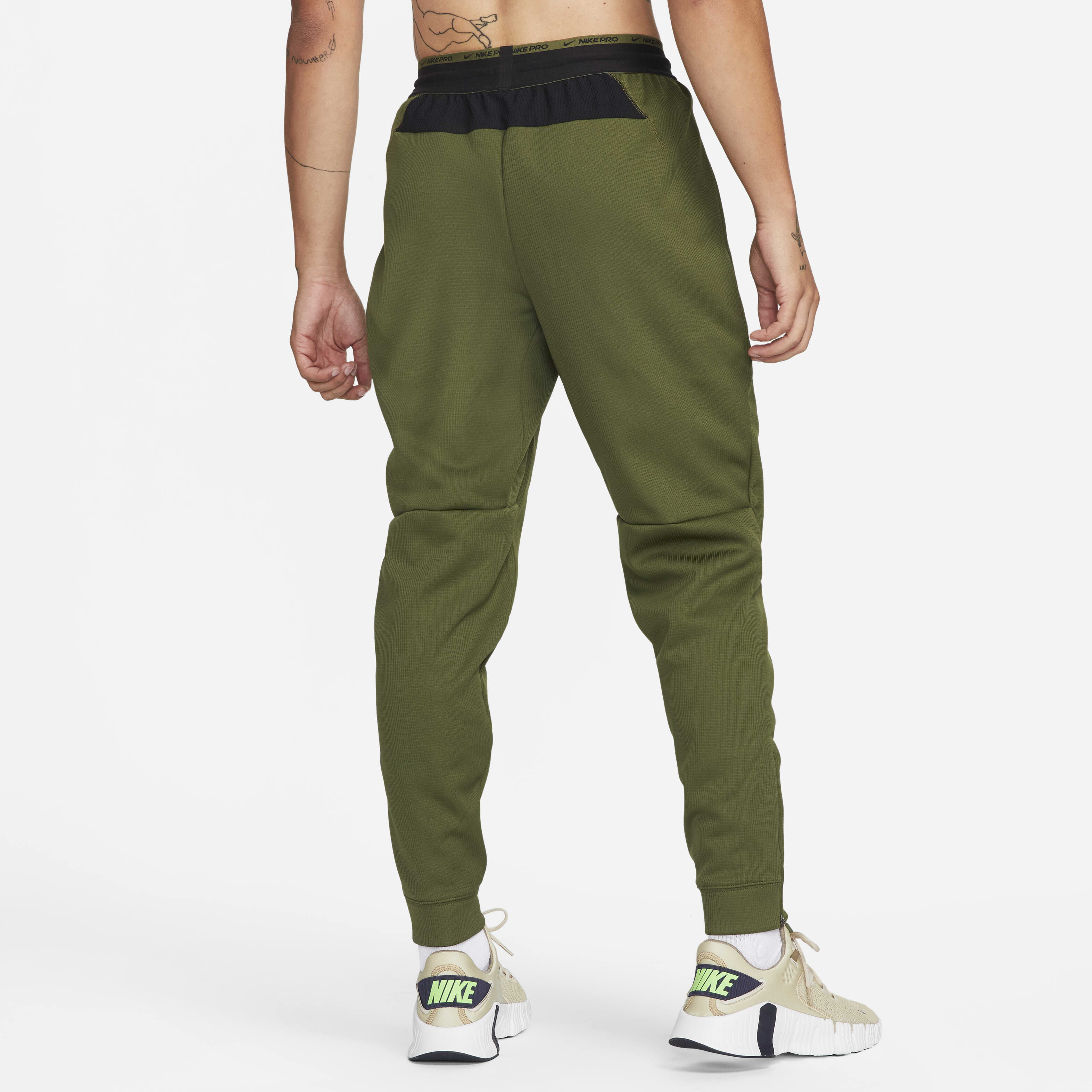 Buy Nike Therma Sphere Men s Therma FIT Fitness Trousers Nike Saudi Official