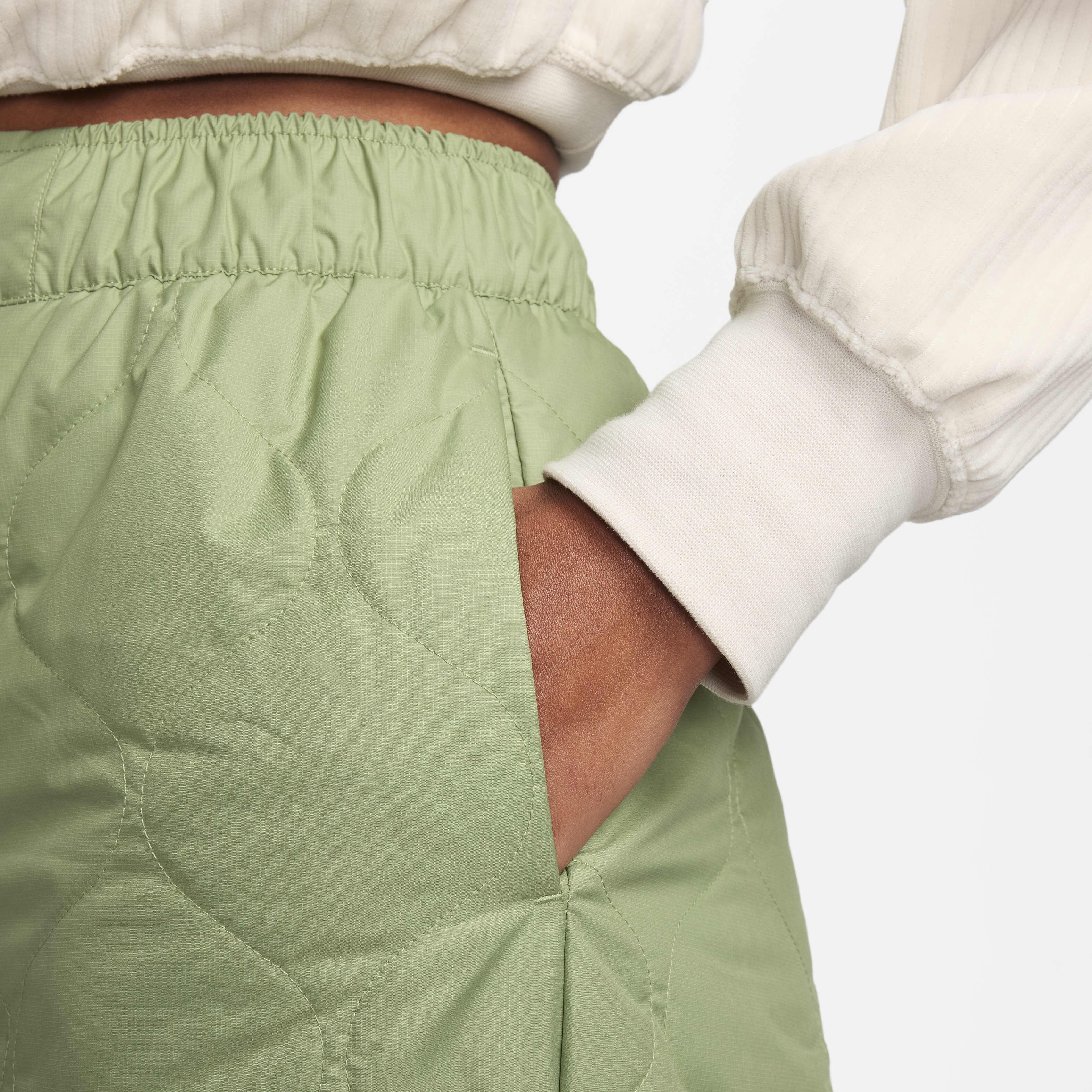 Nike Sportswear Essential image number 2