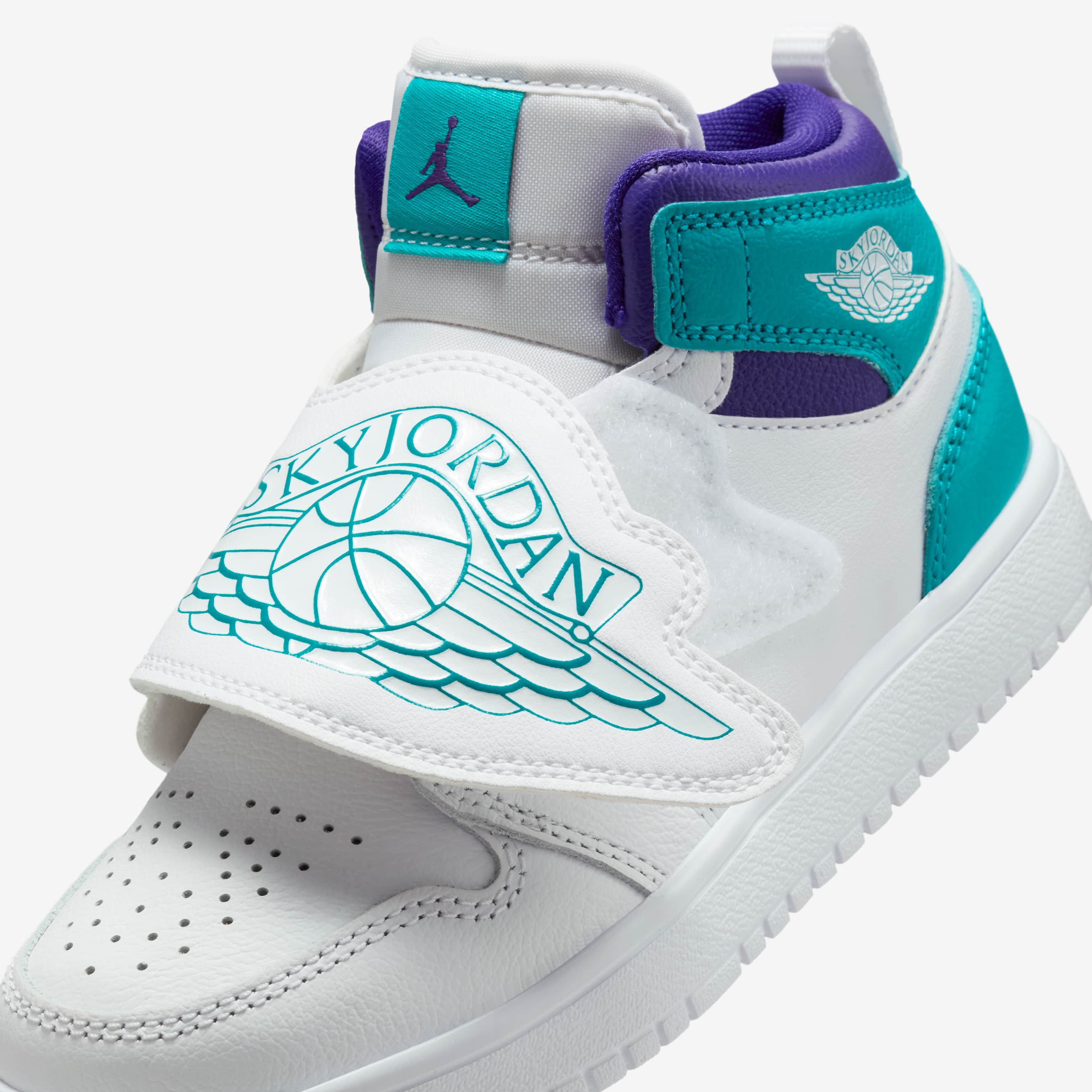Sky Jordan 1 image number 6