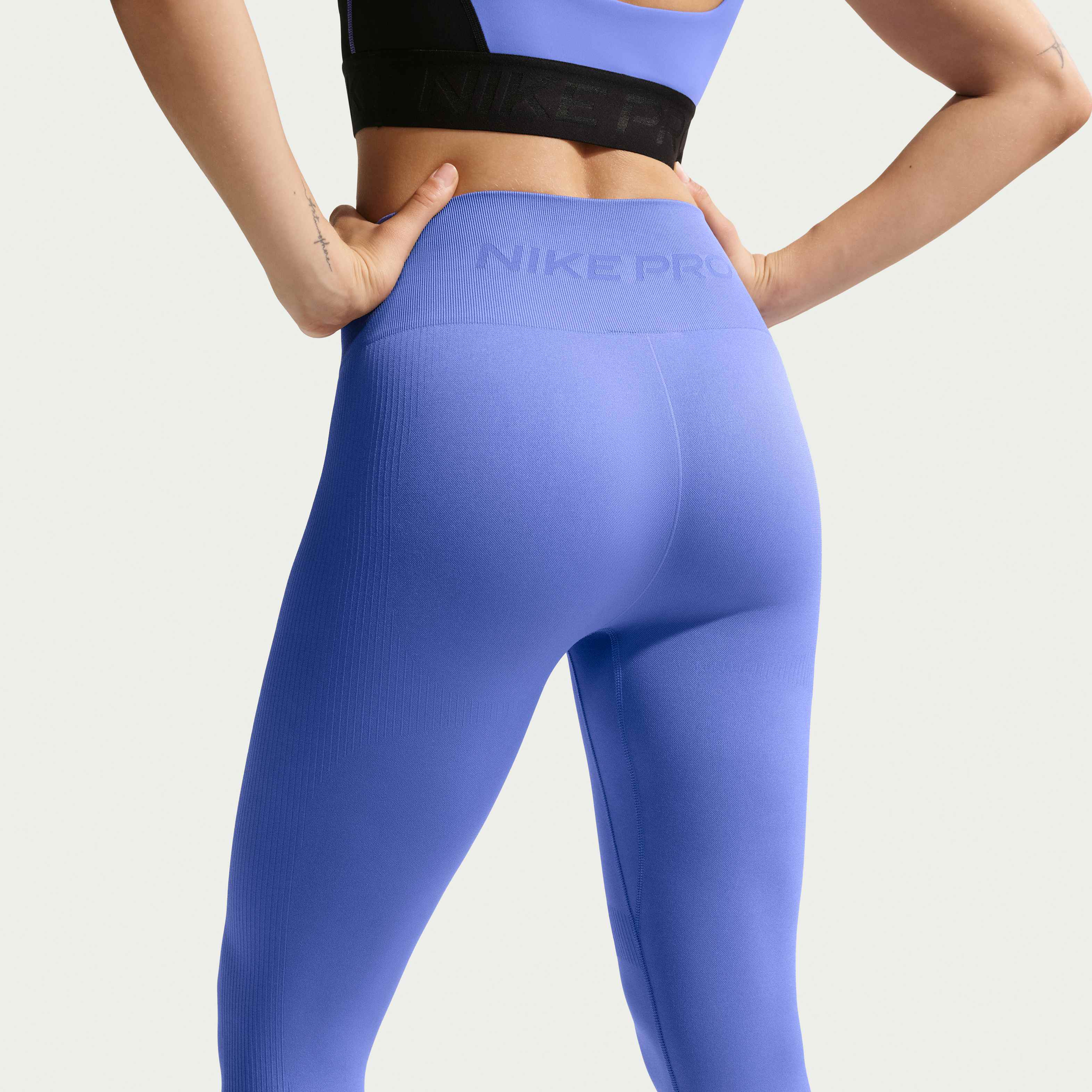 Nike Pro Seamless image number 2