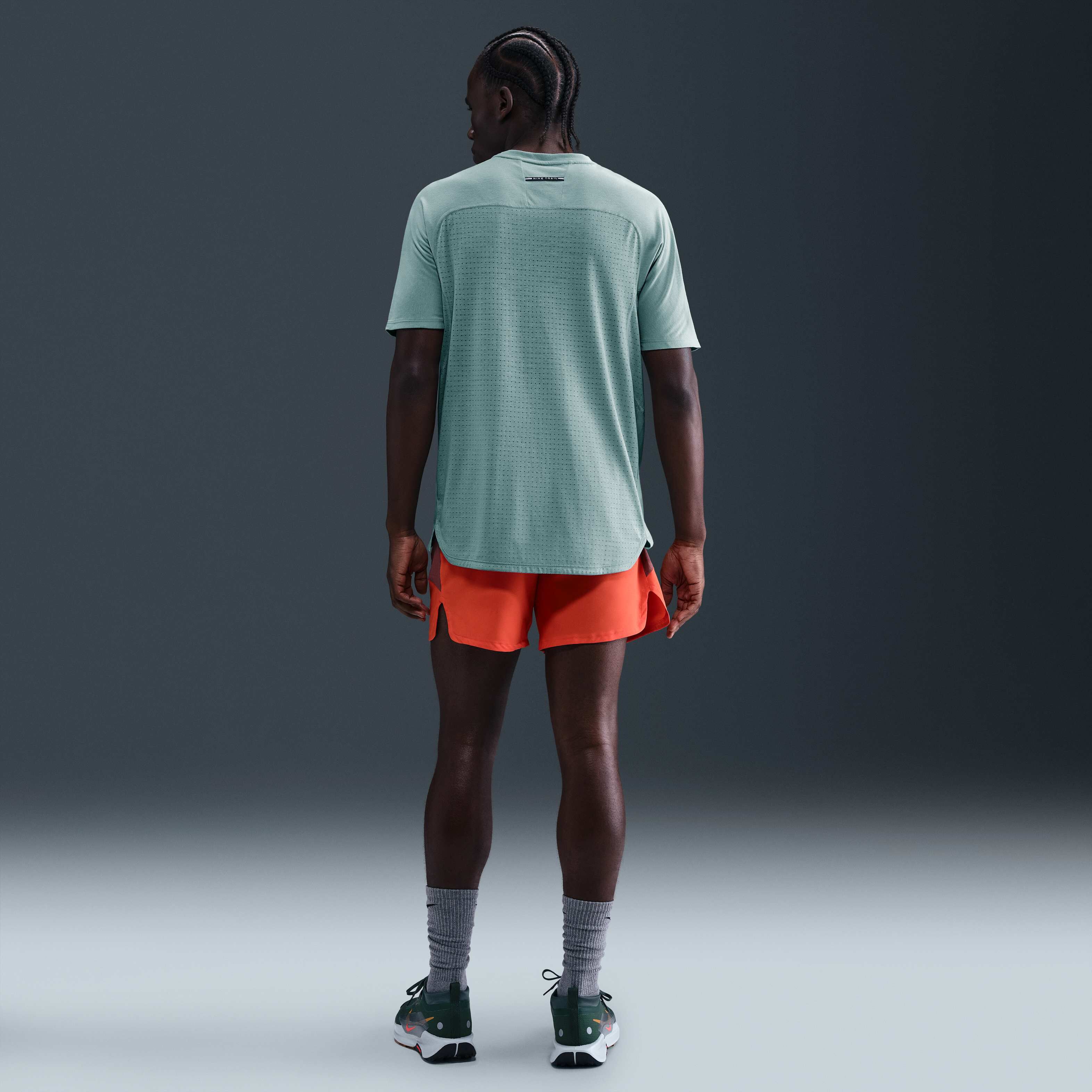 نايكي سولار تشيس image number 4