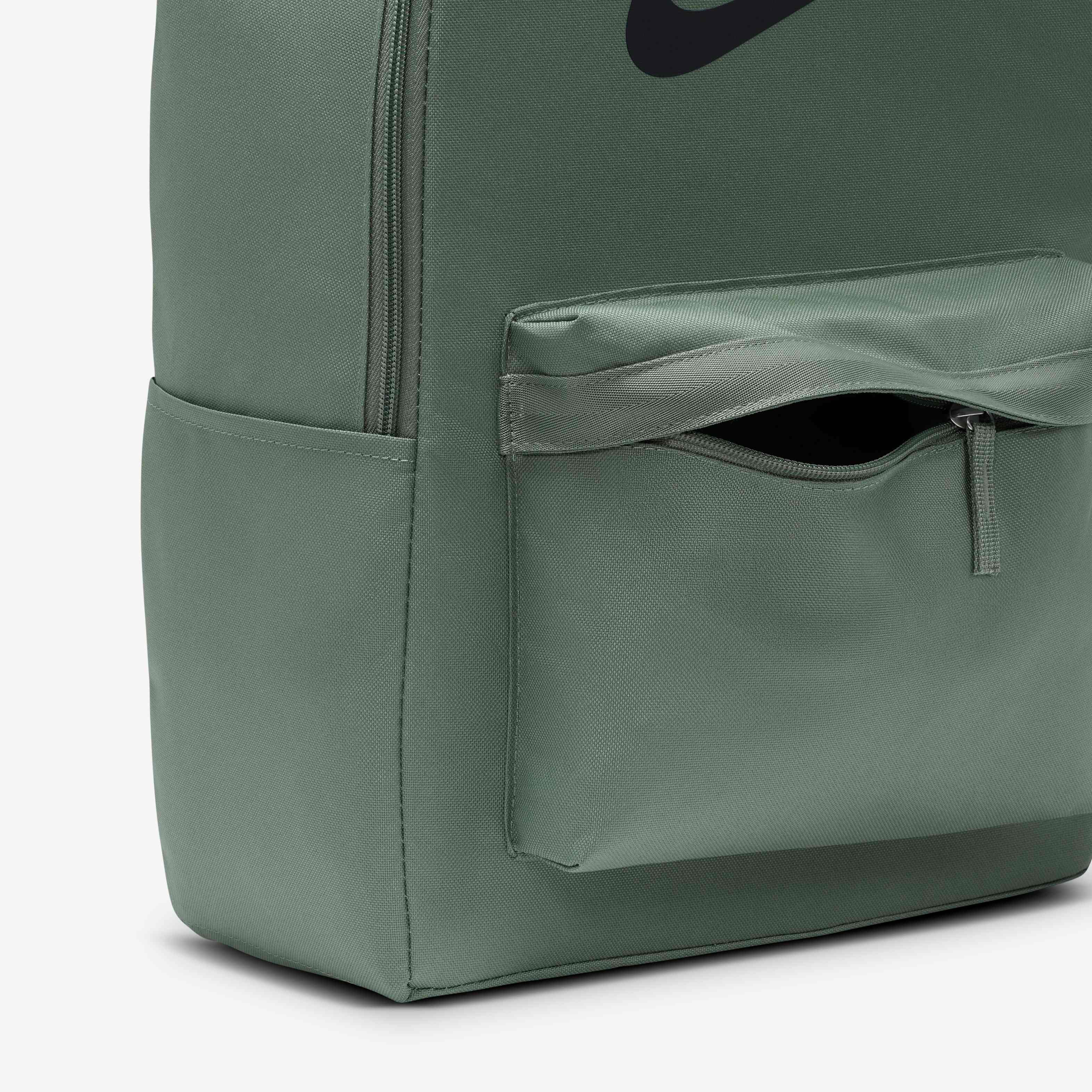 Nike Heritage image number 5