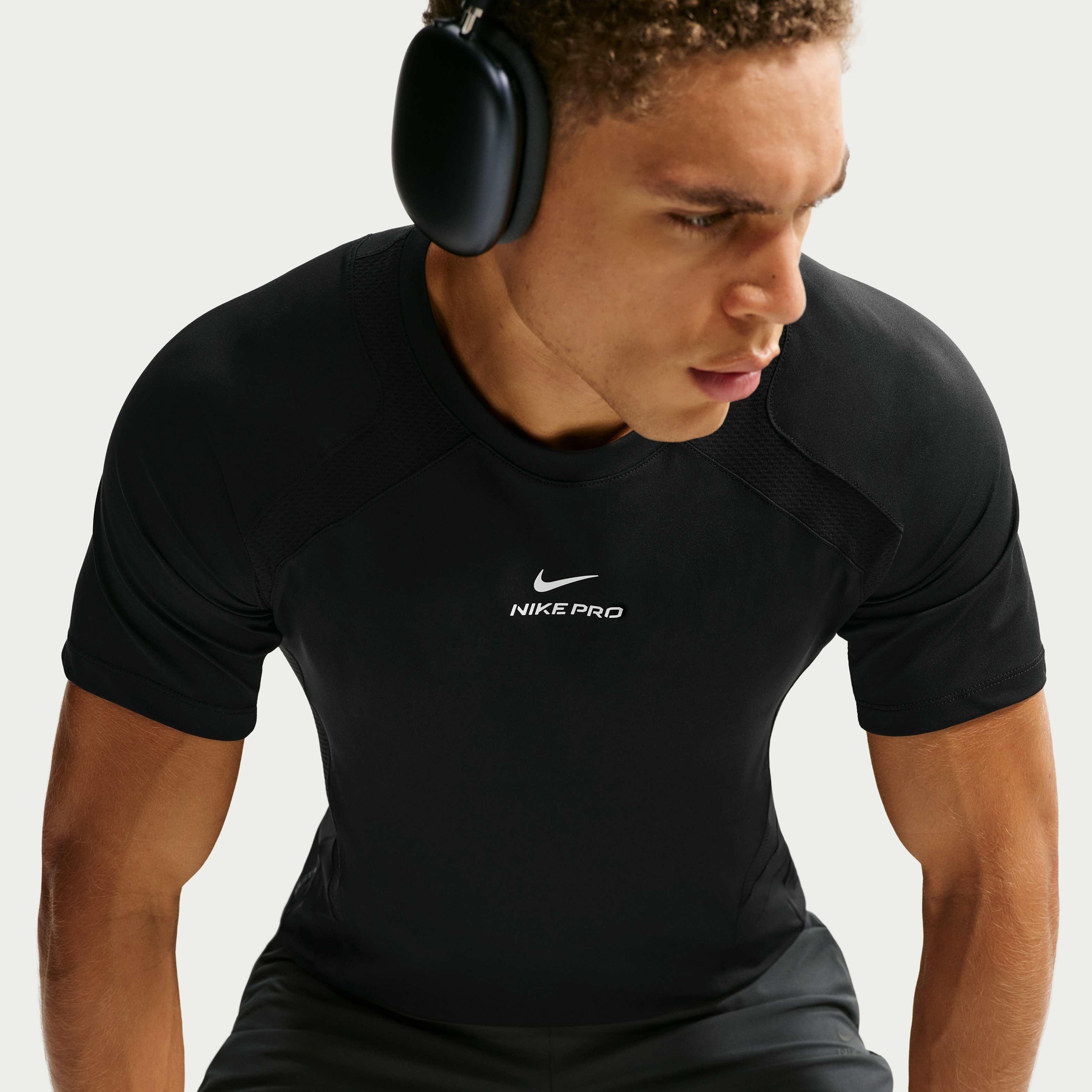 Nike Pro Training image number 2