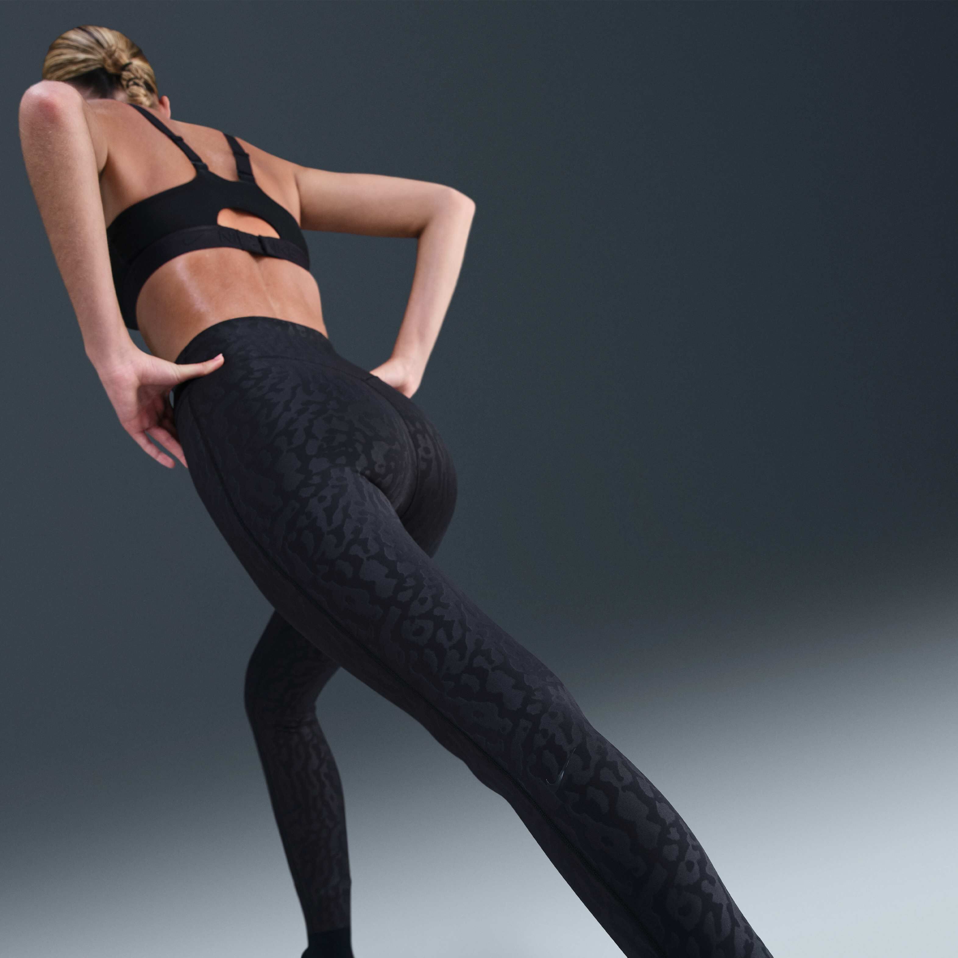 Nike Universa image number 2