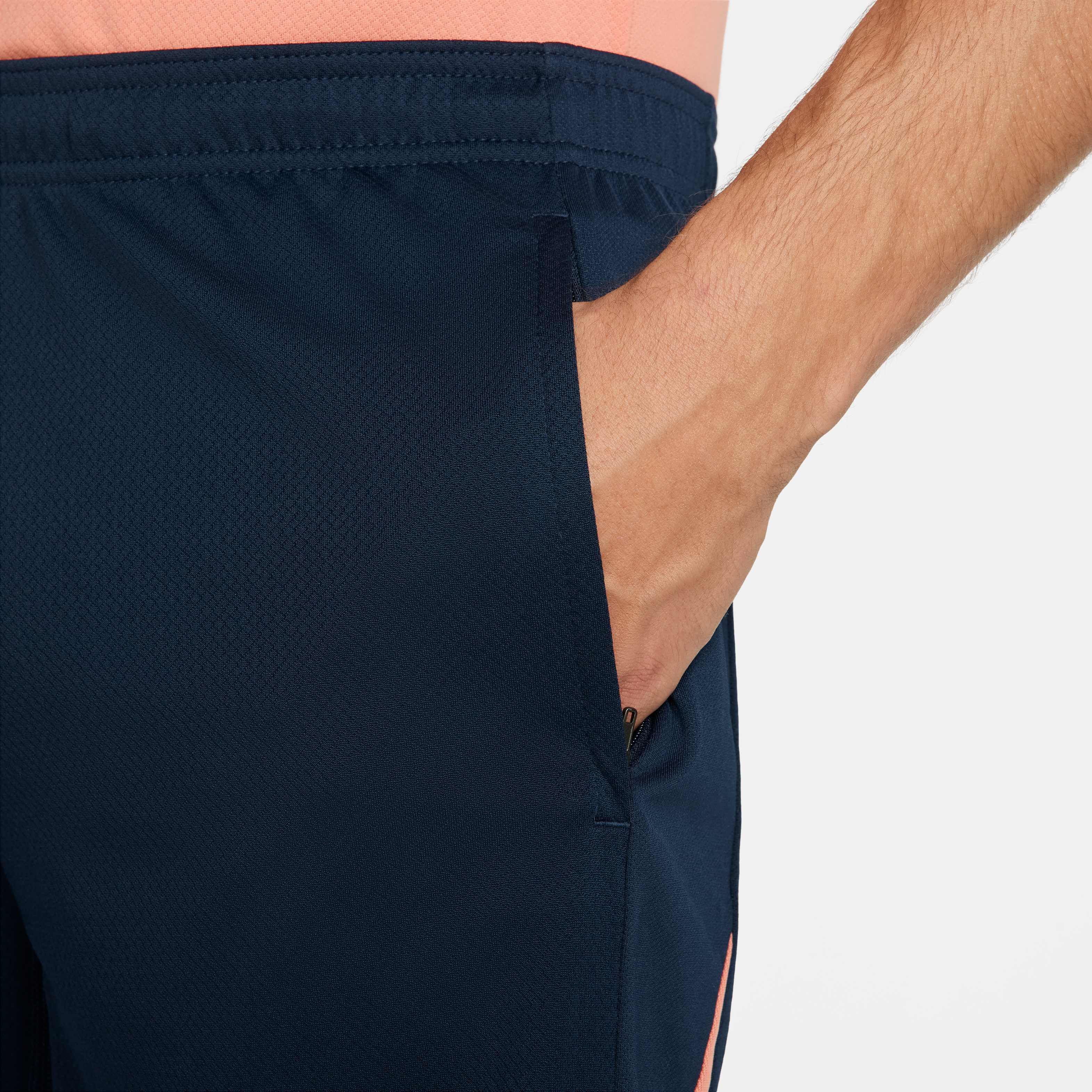 Chelsea F.C. Strike Special Edition image number 4