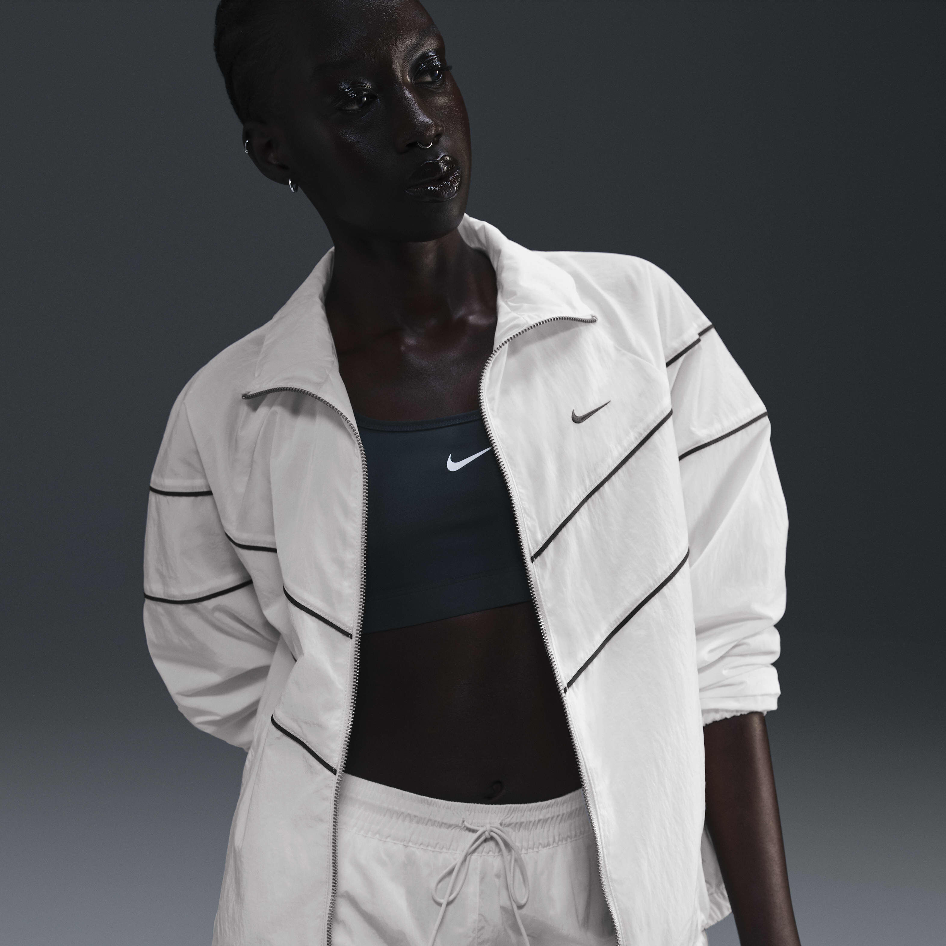 【Nike】★ジャケット★ Women's Loose UV Woven FullZip Jacket NIKE Women's Nike Windrunner Loose UV Woven Full-Zip Jacket