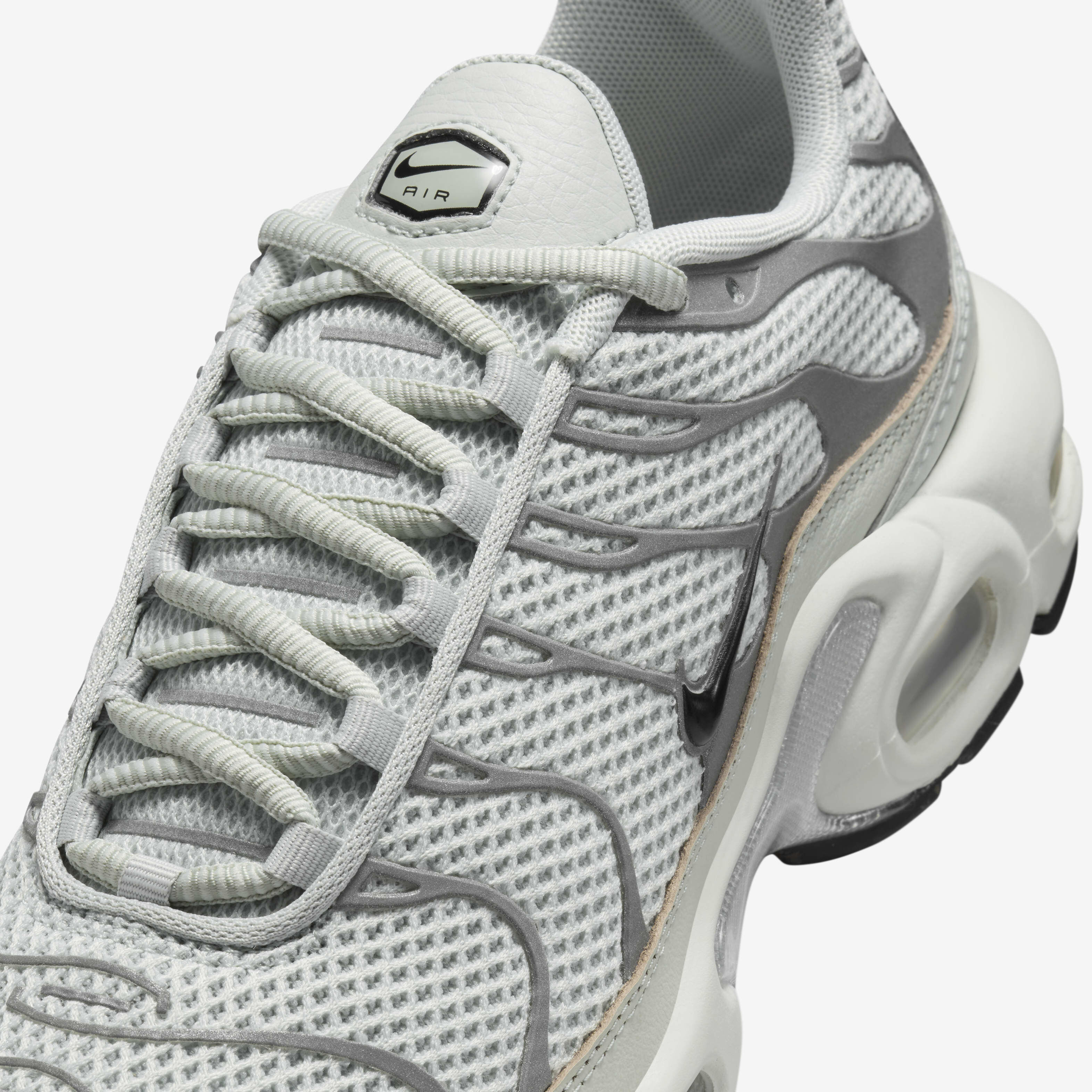★ナイキ★ Air Max Plus Women’s ‘Light Silver’FV8480-002 Nike Air Max Plus Light Silver (Women's) - FV8480-002 - US