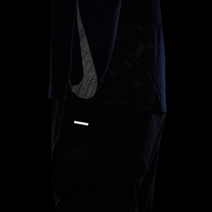 Nike Dri-FIT Miler Run Division image number 4 Nike Dri-FIT Miler Run Division image number 4